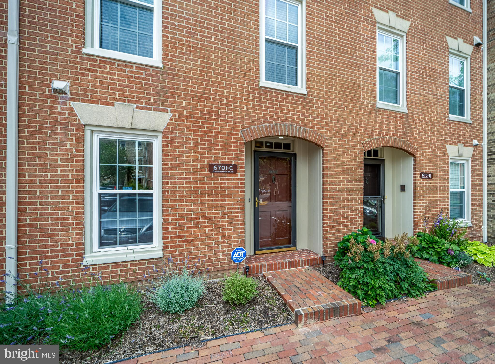 LAUREL MEWS - Residential Lease