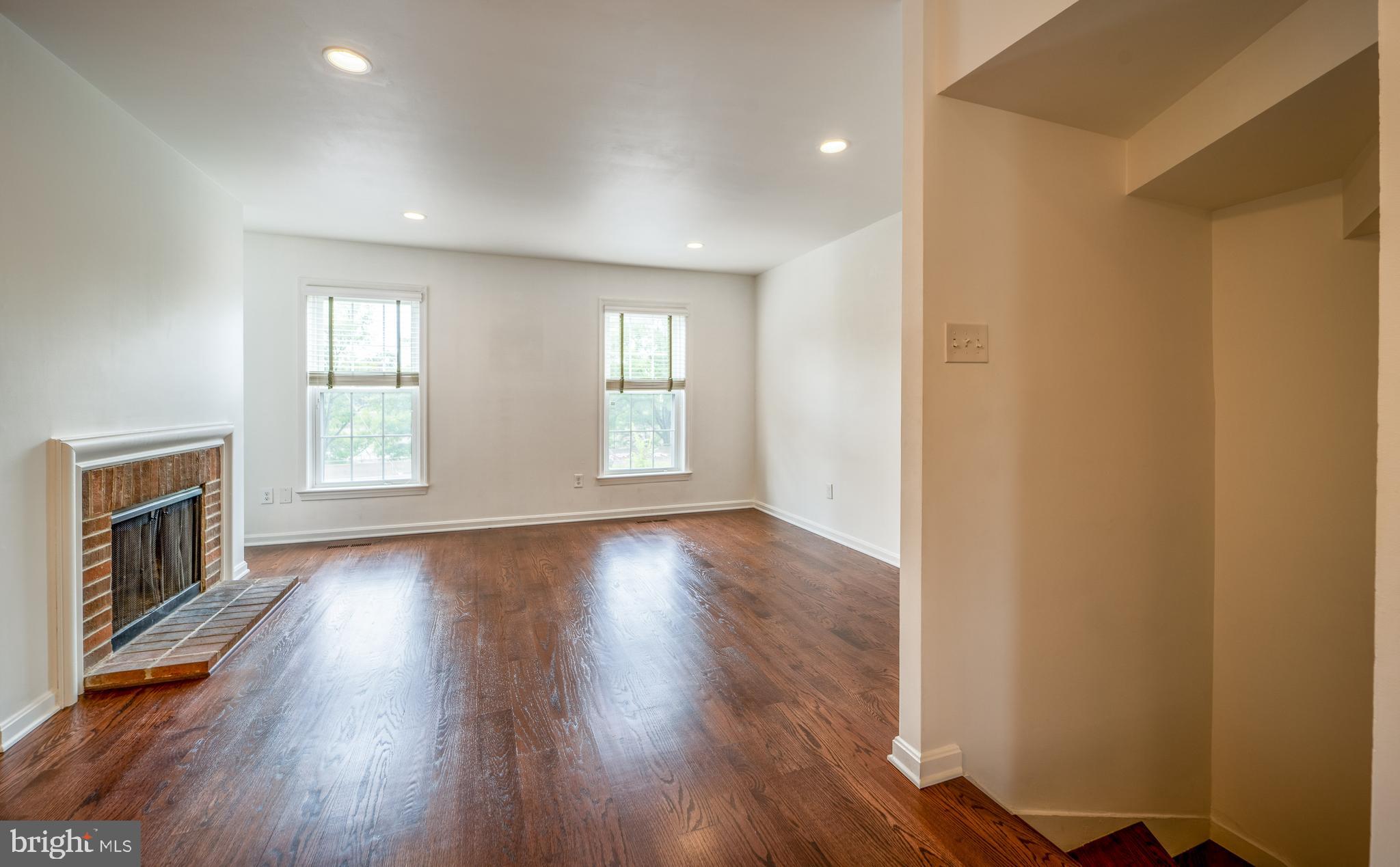 LAUREL MEWS - Residential Lease