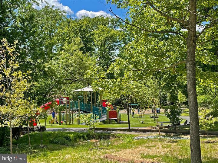 LAUREL MEWS - Residential Lease