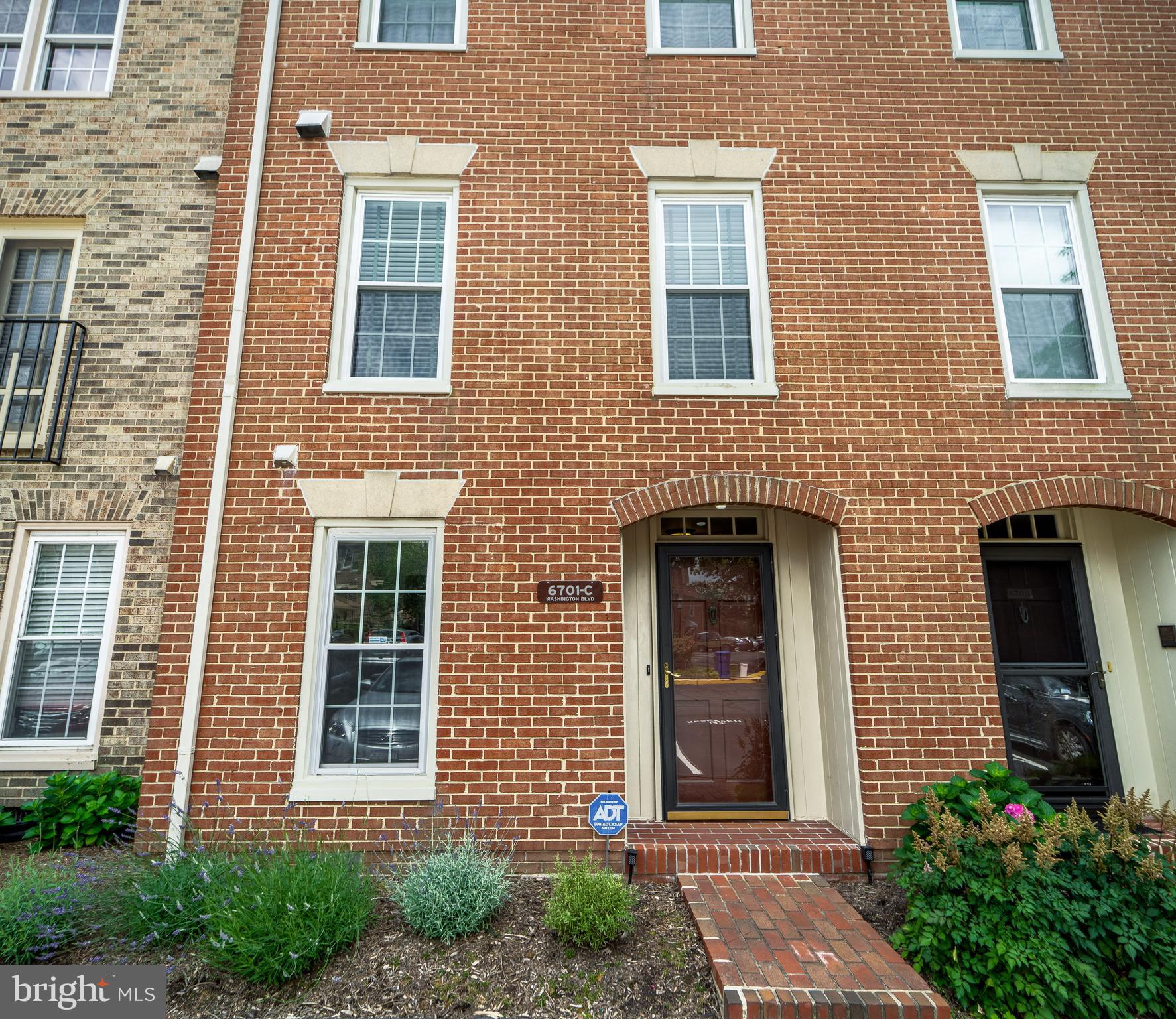 LAUREL MEWS - Residential Lease