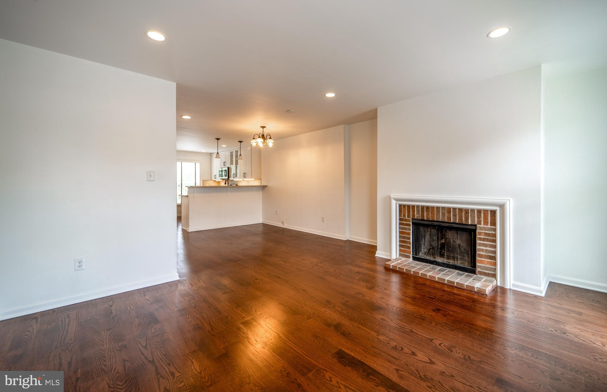 LAUREL MEWS - Residential Lease