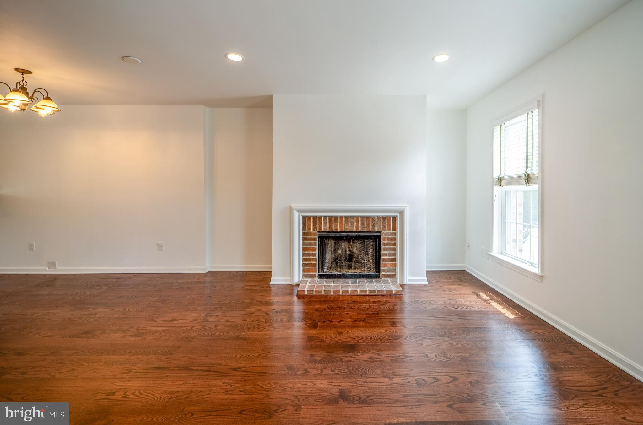 LAUREL MEWS - Residential Lease