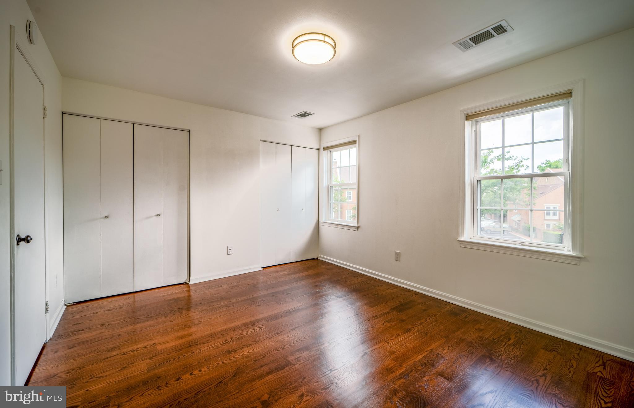 LAUREL MEWS - Residential Lease