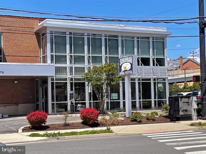 LAUREL MEWS - Residential Lease