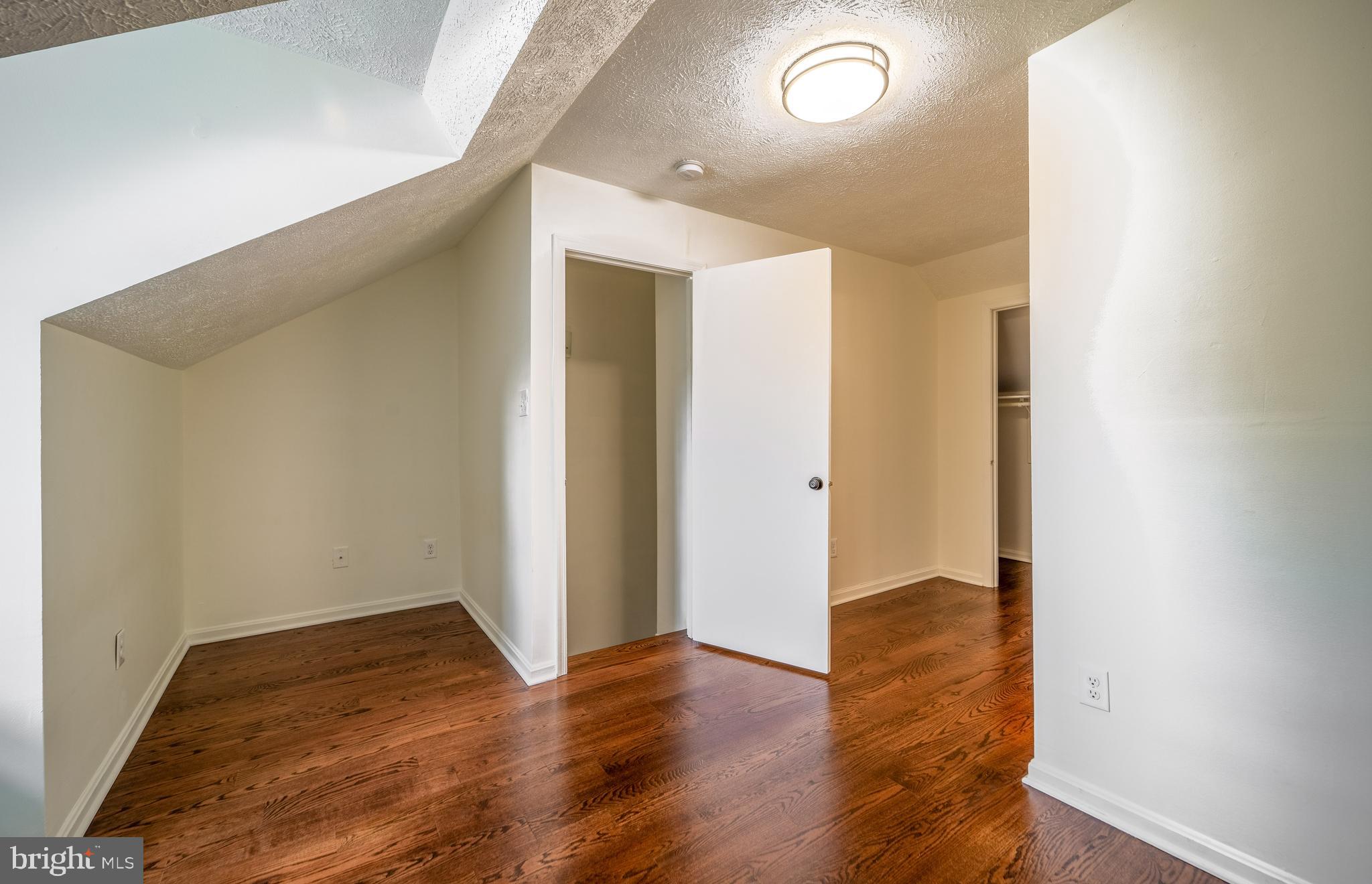 LAUREL MEWS - Residential Lease