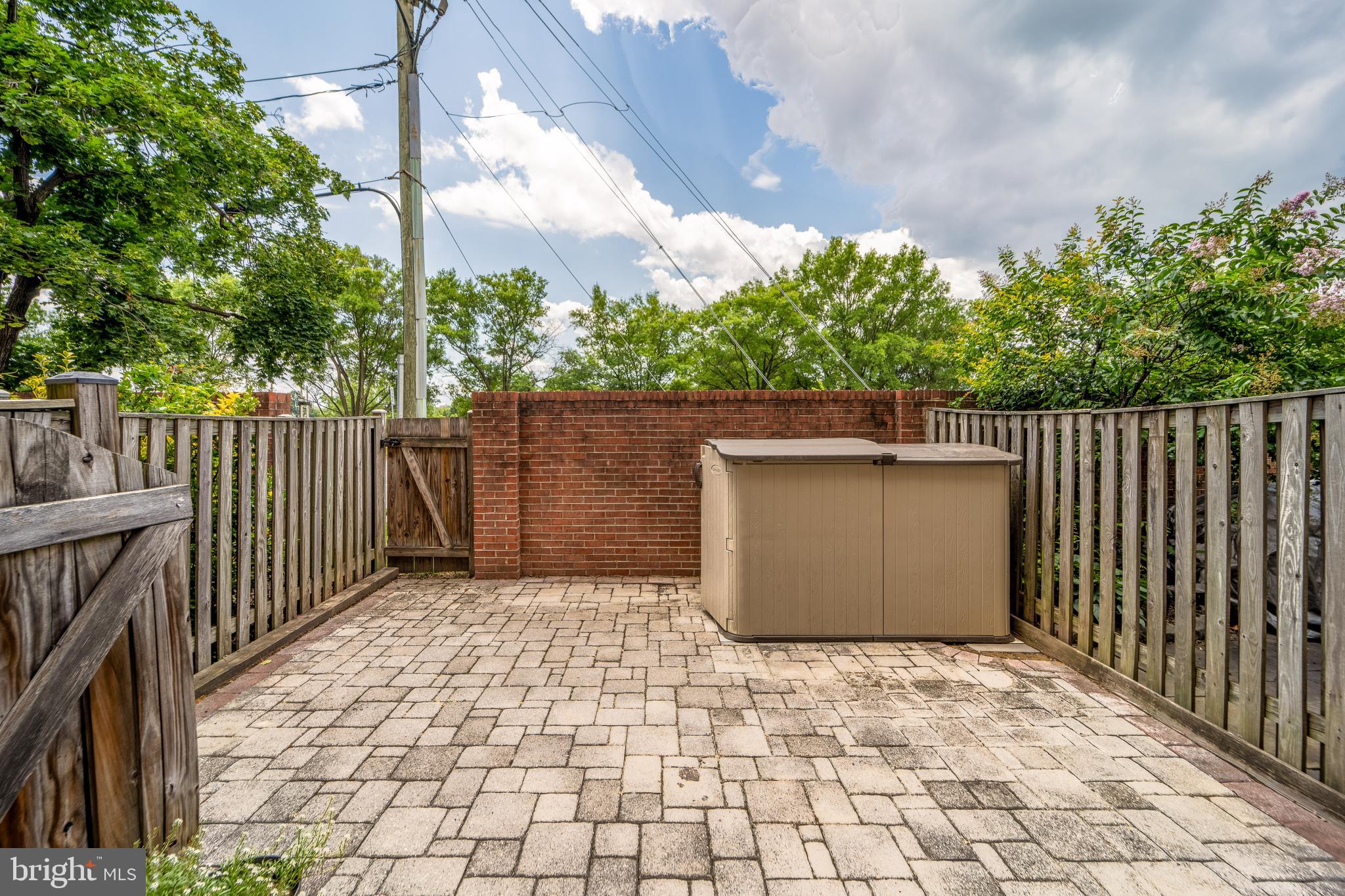 LAUREL MEWS - Residential Lease