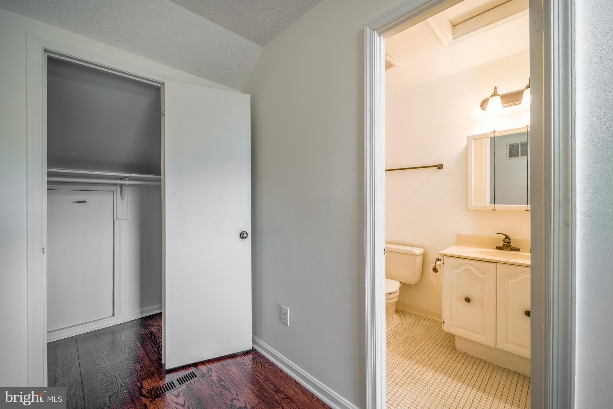 LAUREL MEWS - Residential Lease