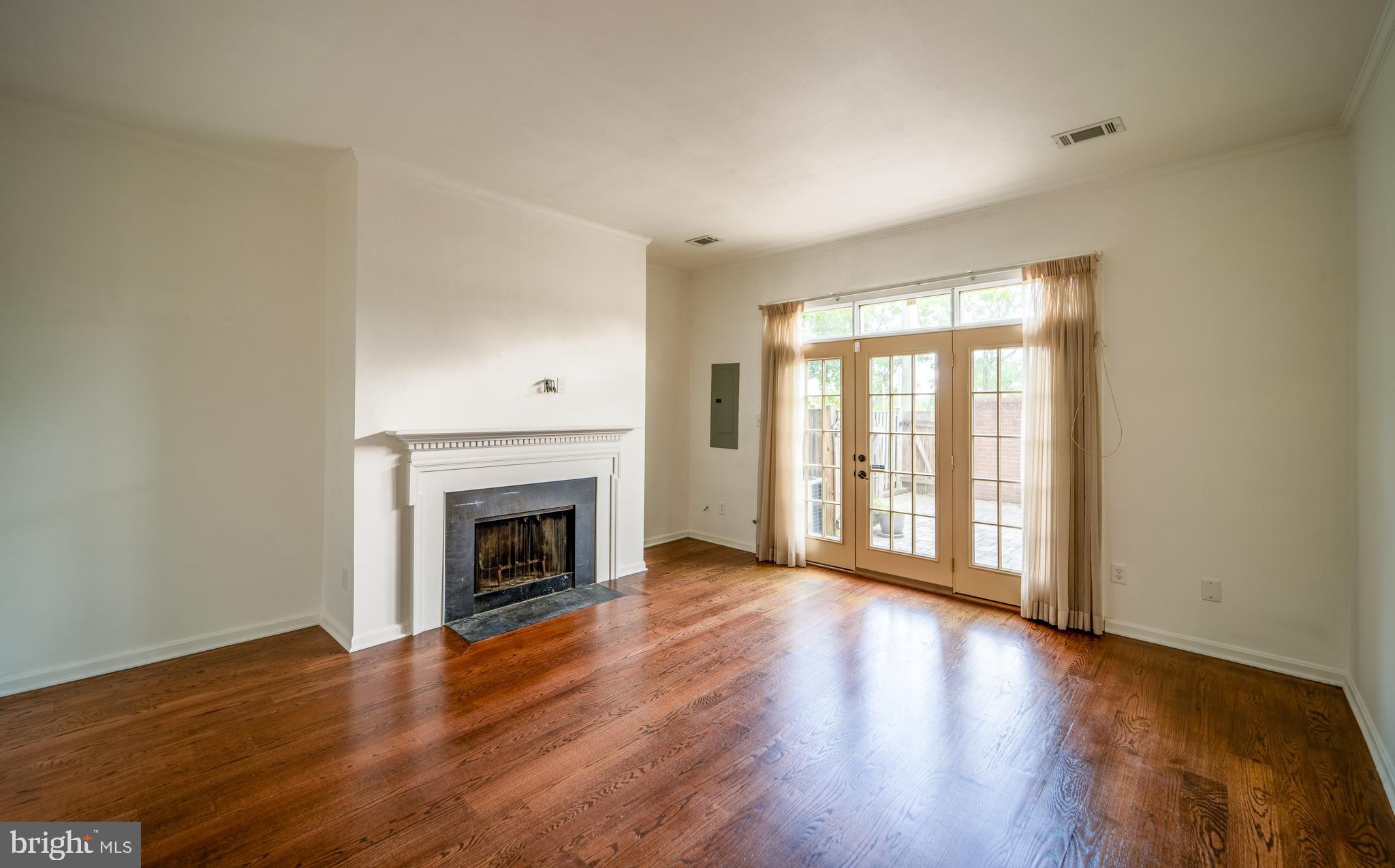 LAUREL MEWS - Residential Lease