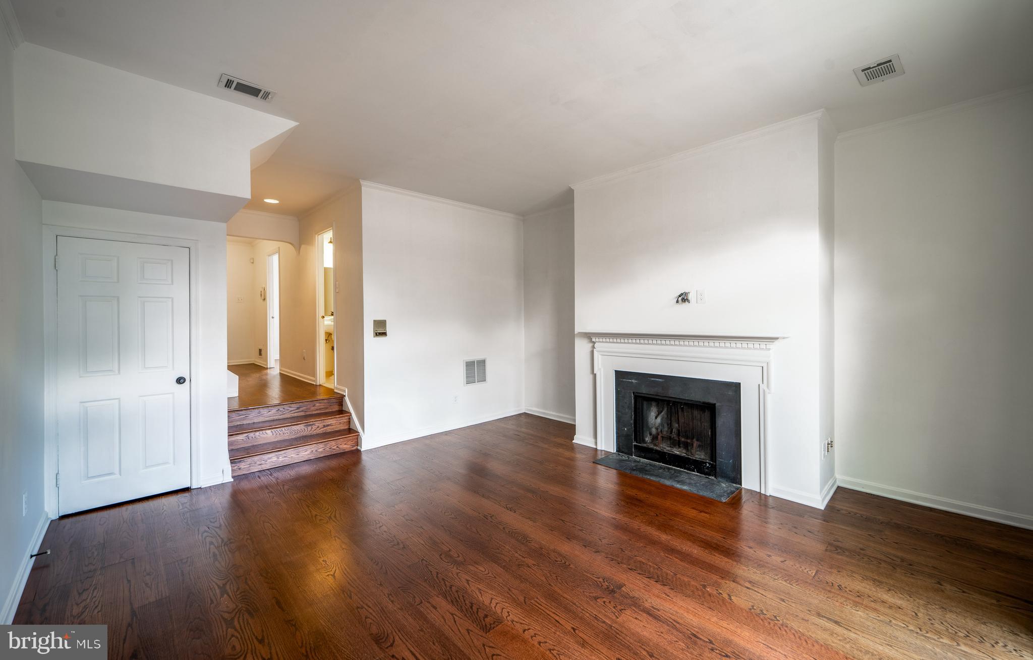 LAUREL MEWS - Residential Lease