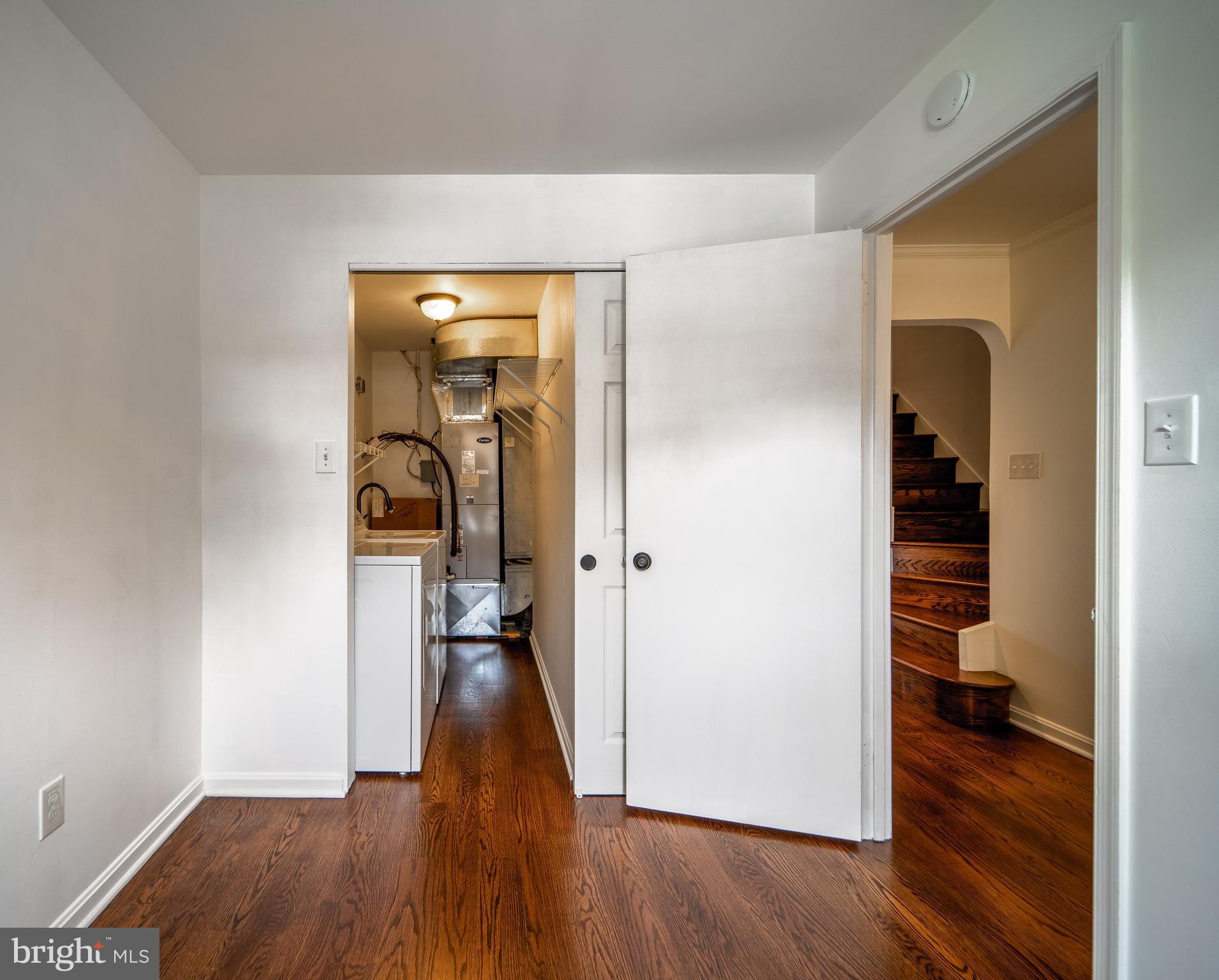 LAUREL MEWS - Residential Lease