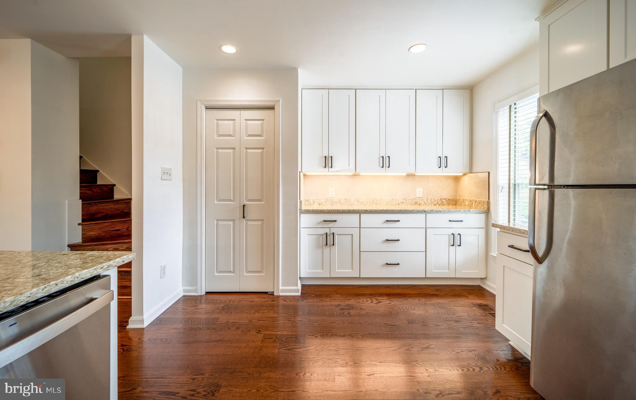 LAUREL MEWS - Residential Lease