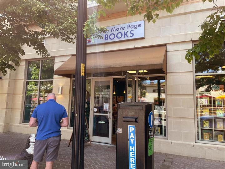 LAUREL MEWS - Residential Lease