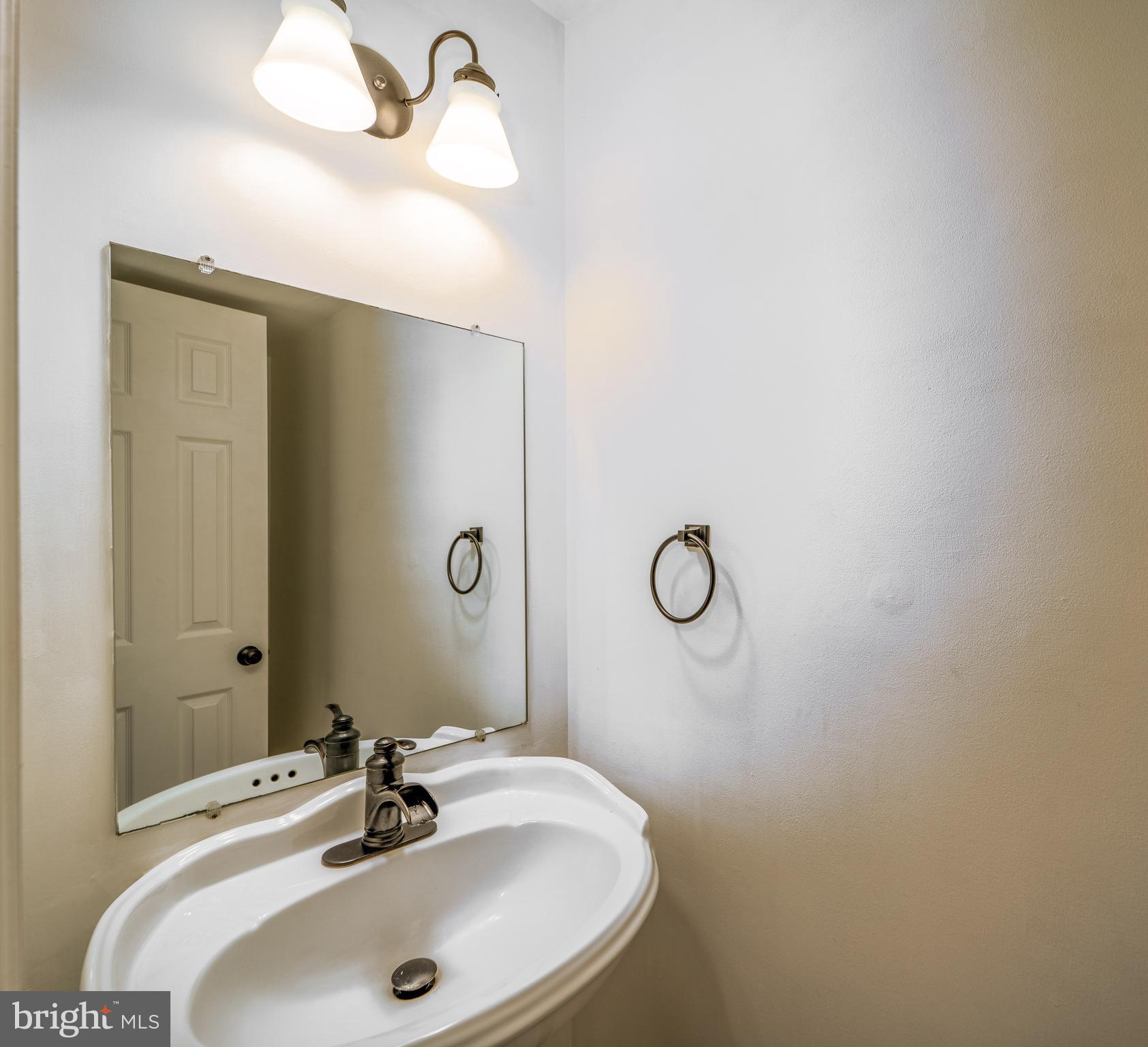 LAUREL MEWS - Residential Lease