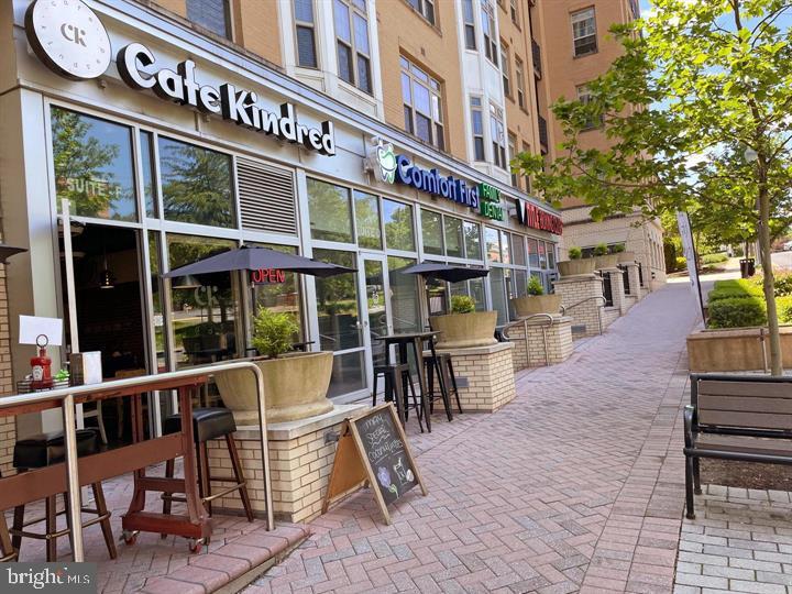 LAUREL MEWS - Residential Lease