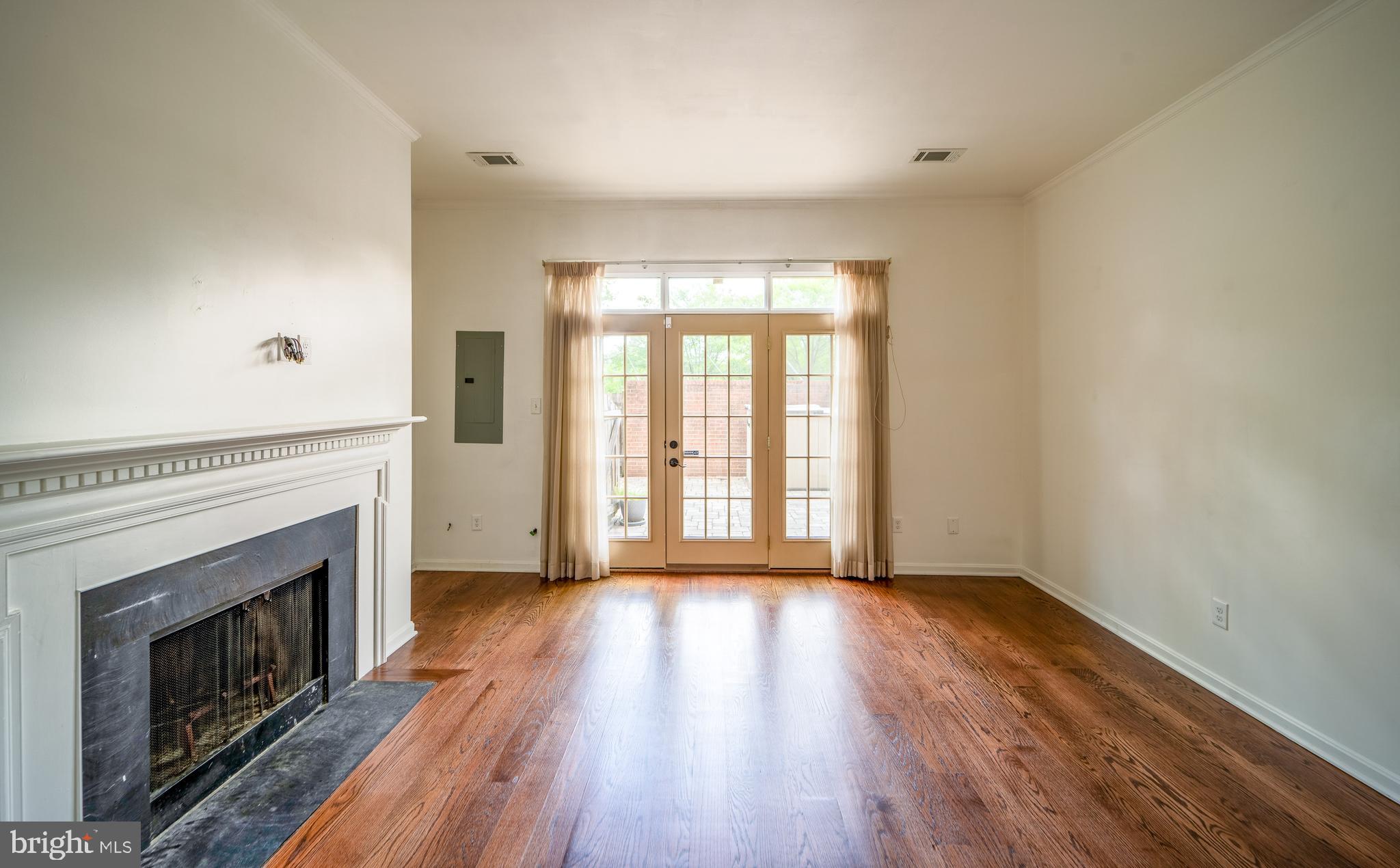 LAUREL MEWS - Residential Lease