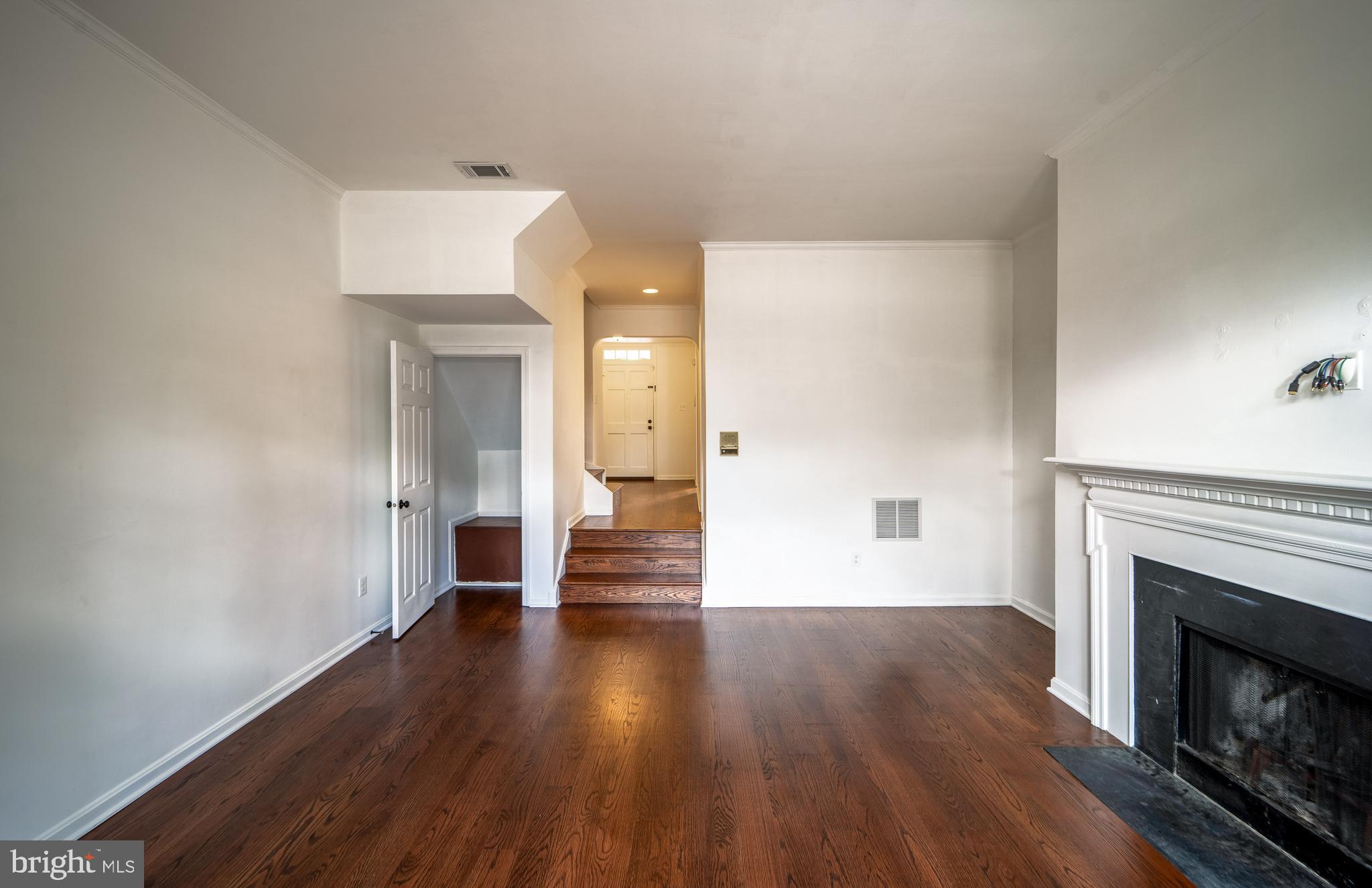 LAUREL MEWS - Residential Lease