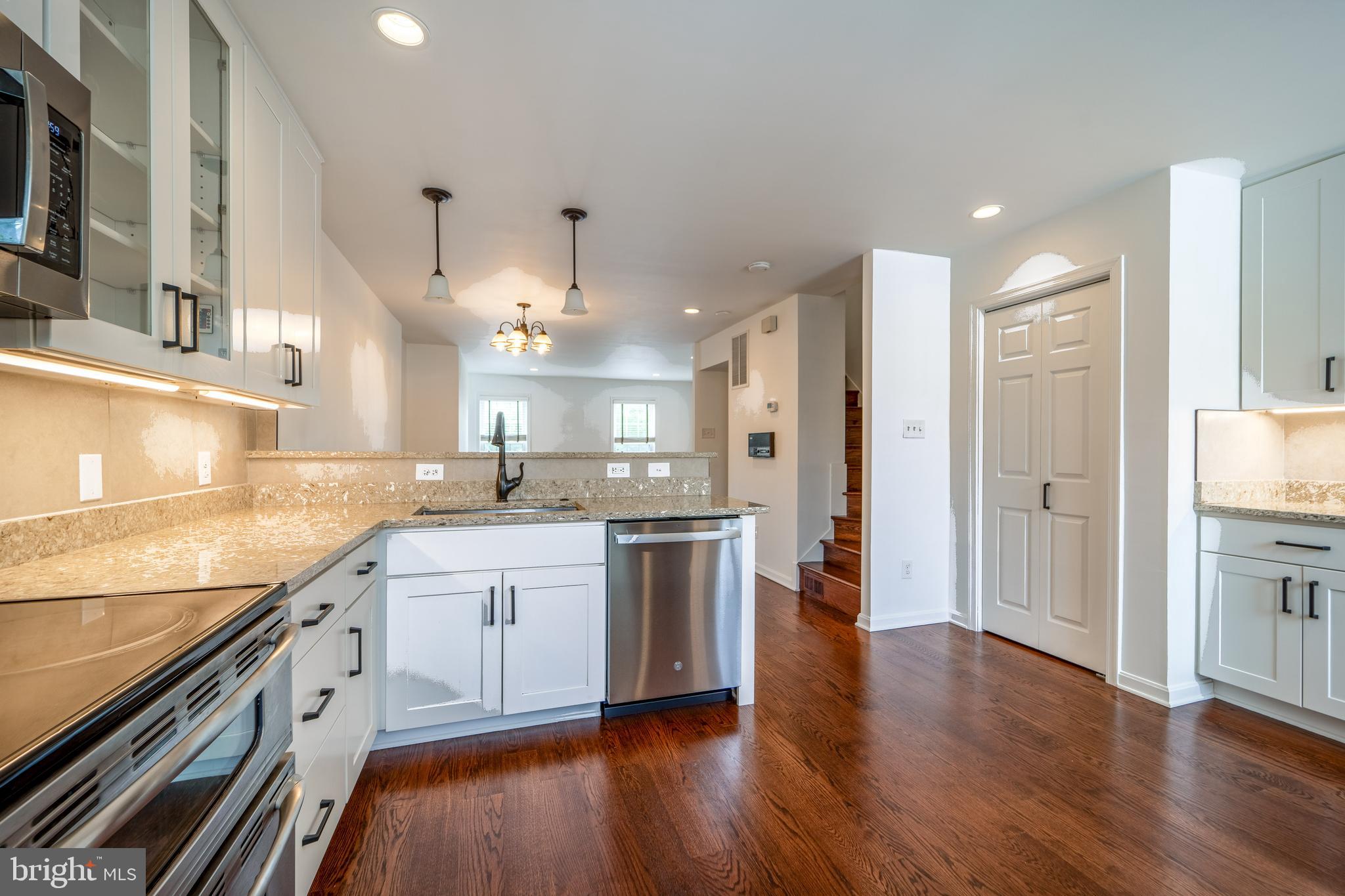 LAUREL MEWS - Residential Lease