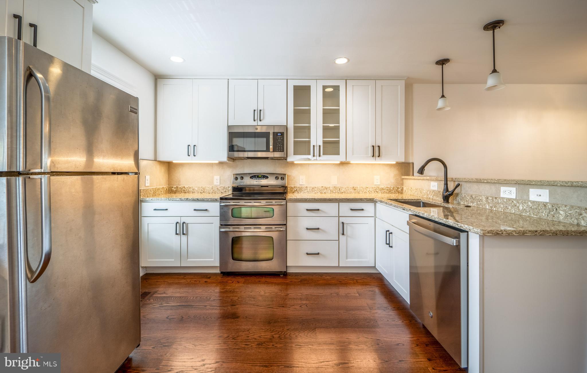 LAUREL MEWS - Residential Lease