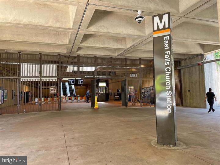 LAUREL MEWS - Residential Lease