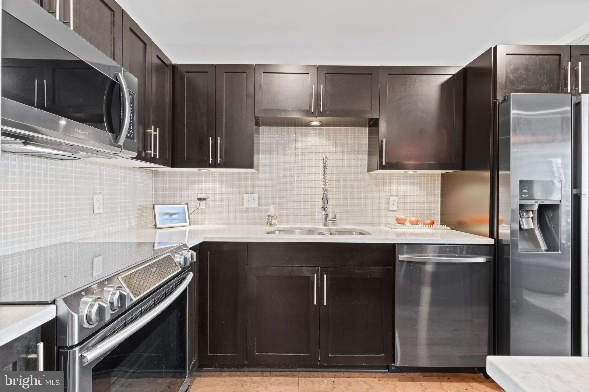 LOCUST POINT - Residential