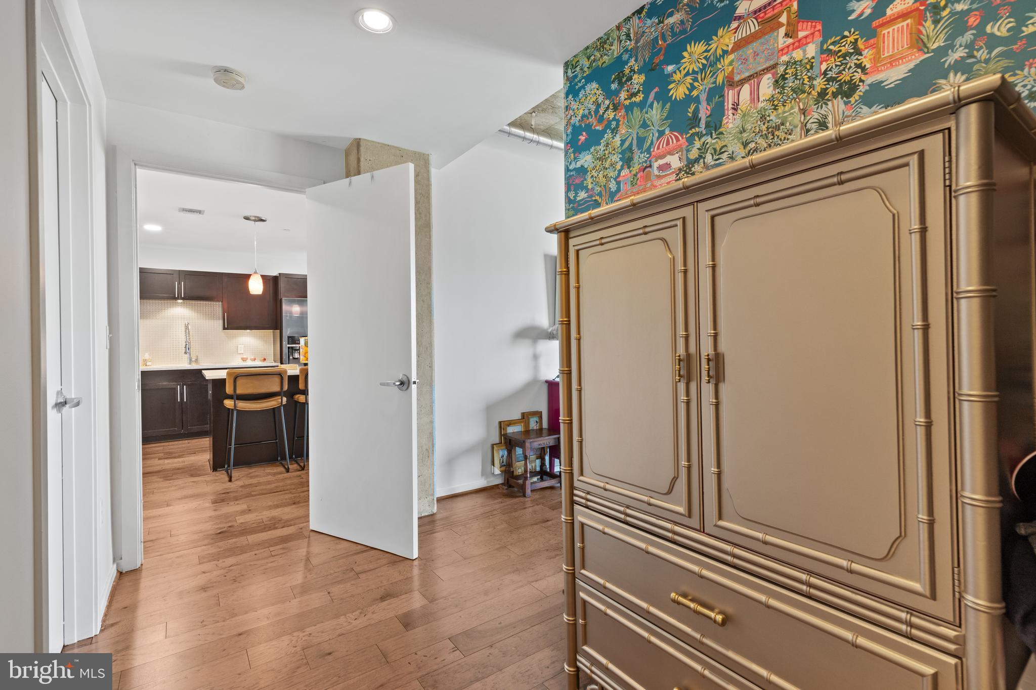 LOCUST POINT - Residential