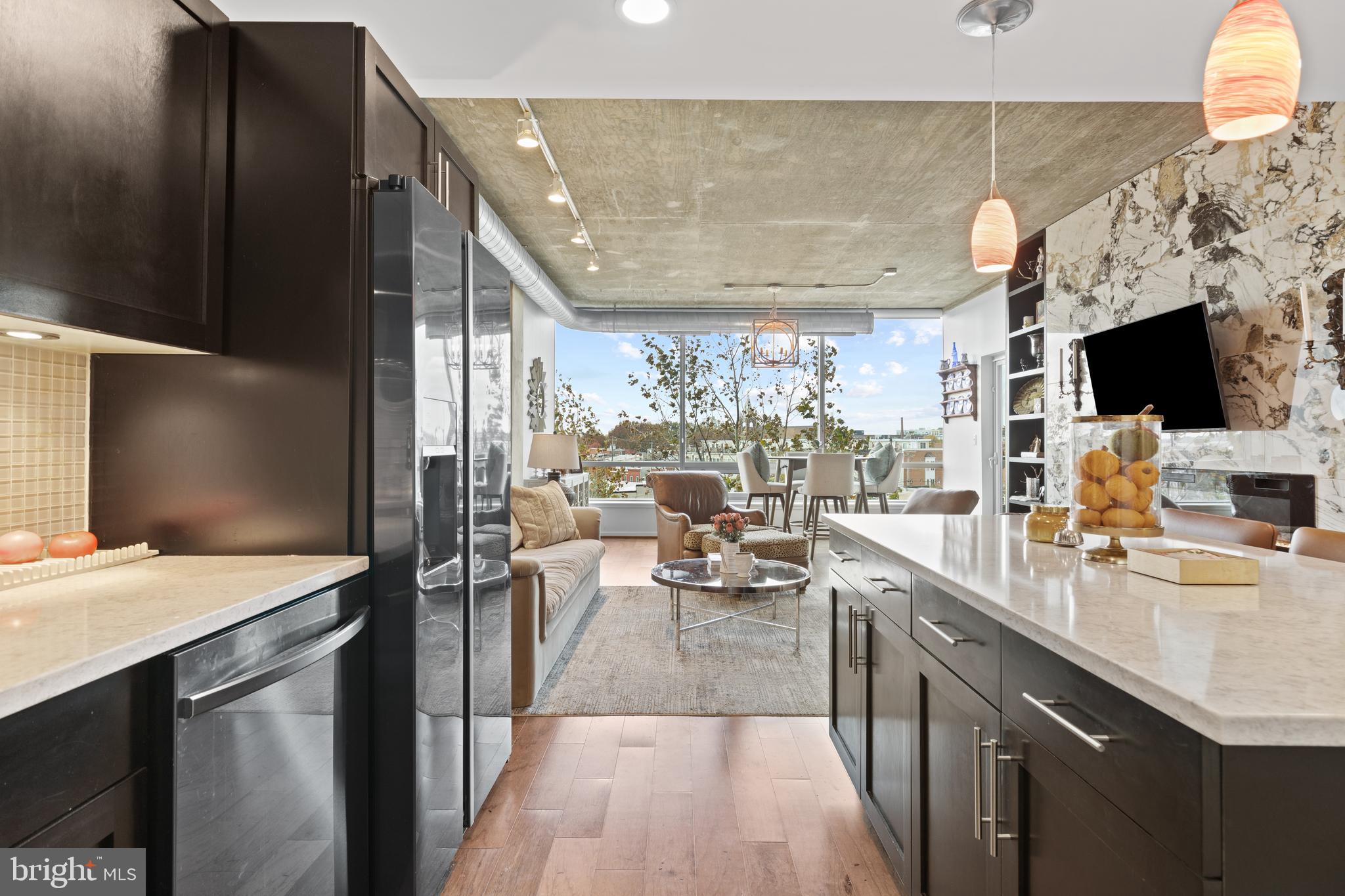 LOCUST POINT - Residential