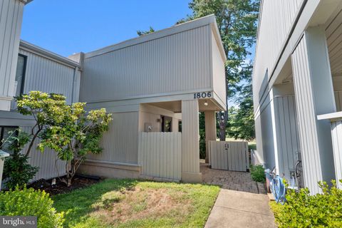 1806 N SHORE COURT RESTON VA 20190