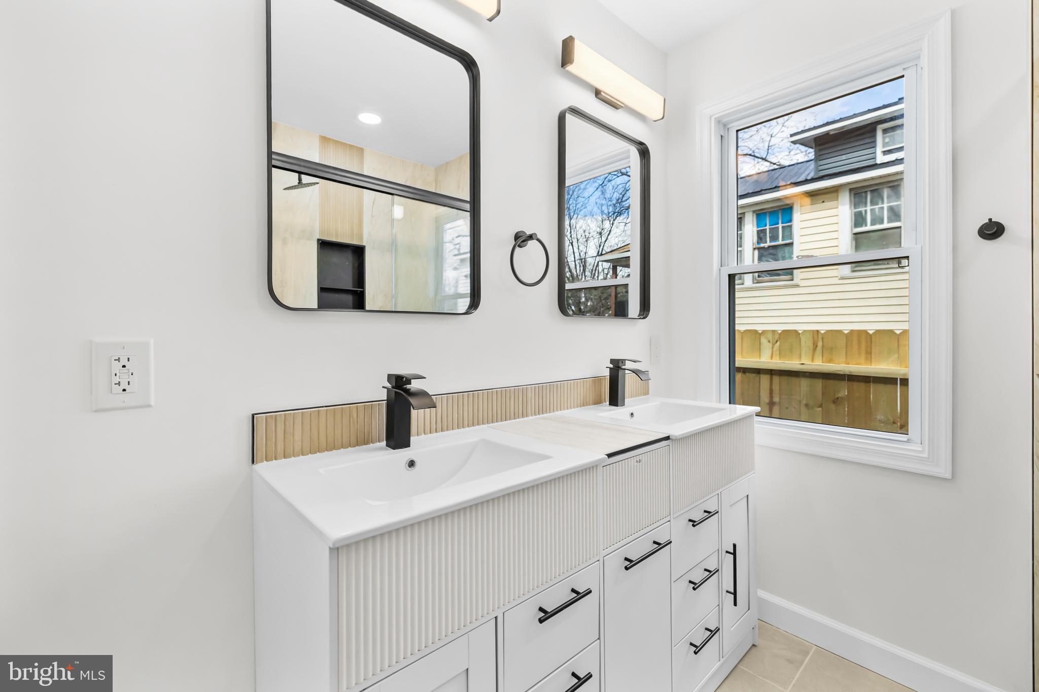 SUNNYSIDE - Residential