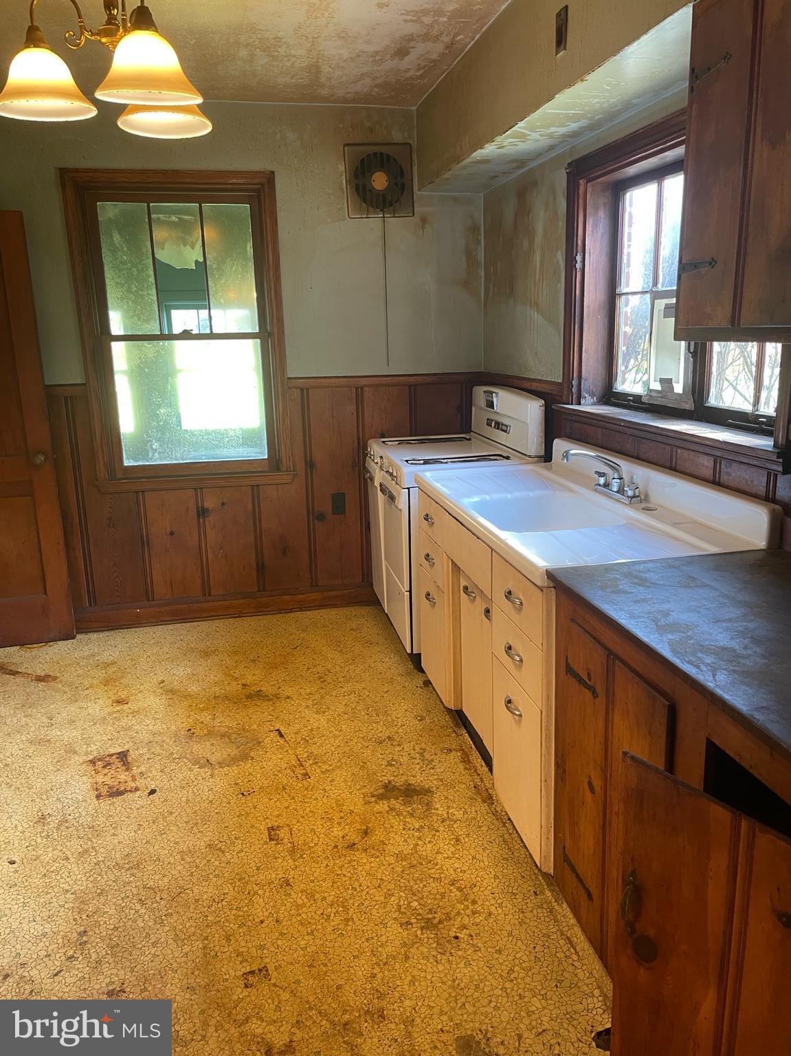 HAYWOOD HEIGHTS - Residential