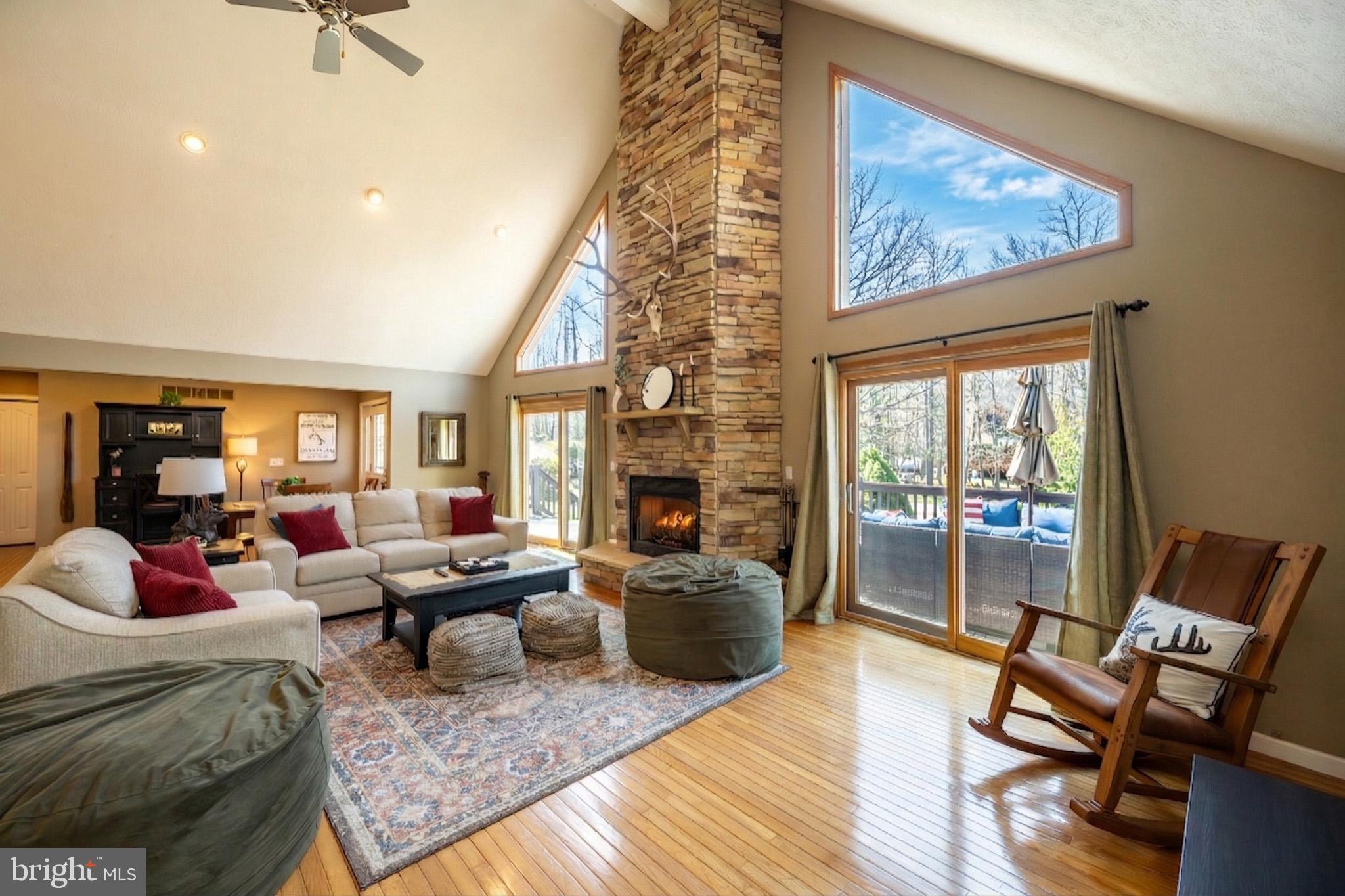 891 MOUNTAINVIEW DRIVE