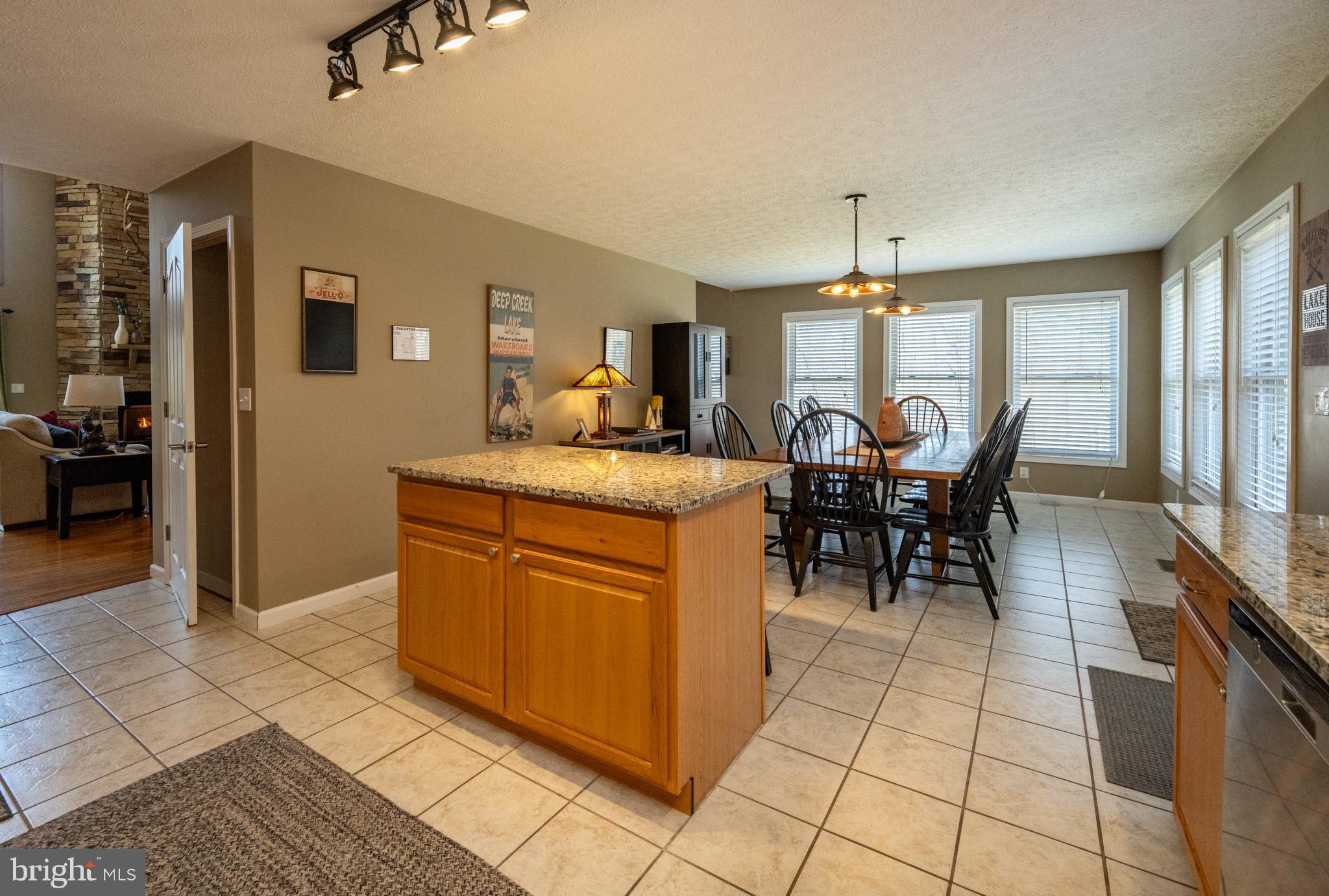 MOUNTAINSIDE - Residential