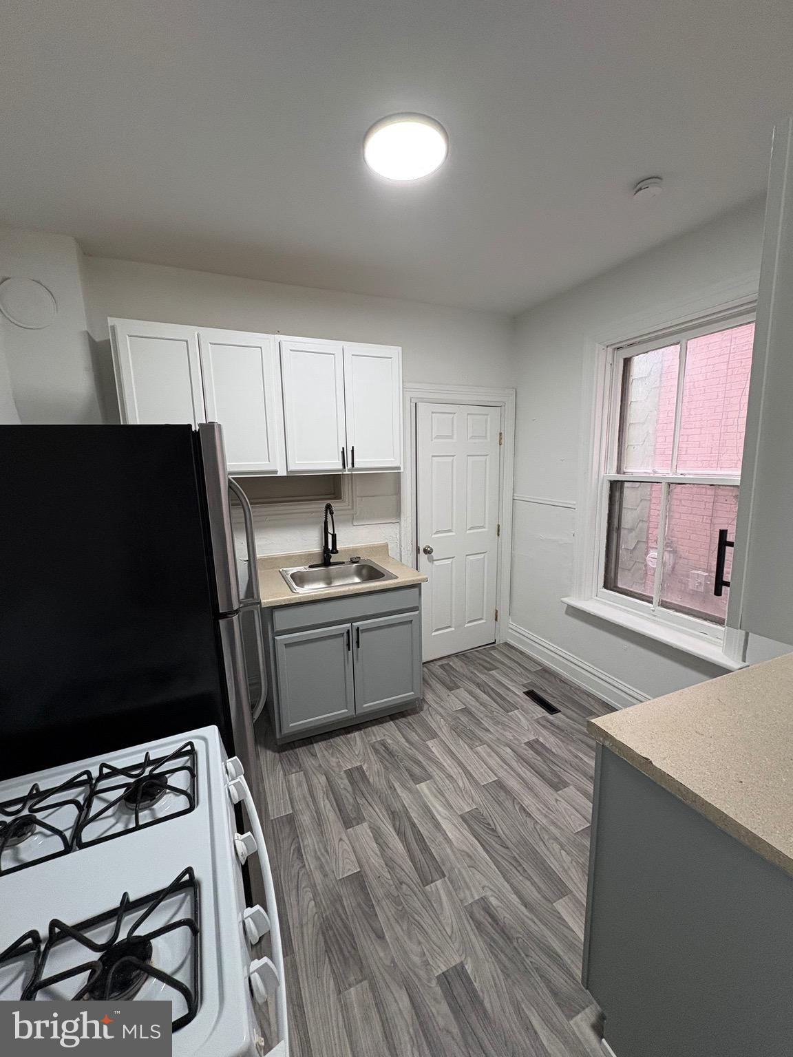 537 S 15TH STREET