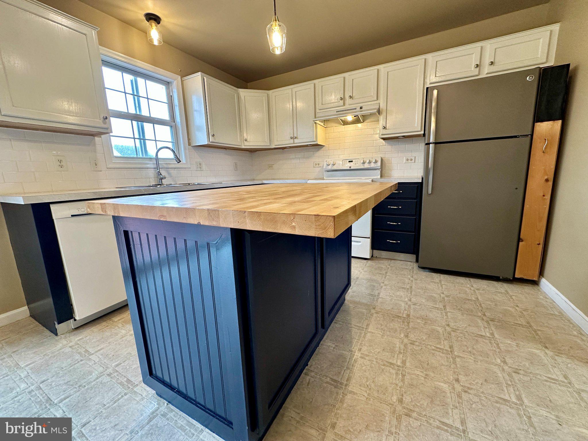 WALKER MEADOWS - Residential