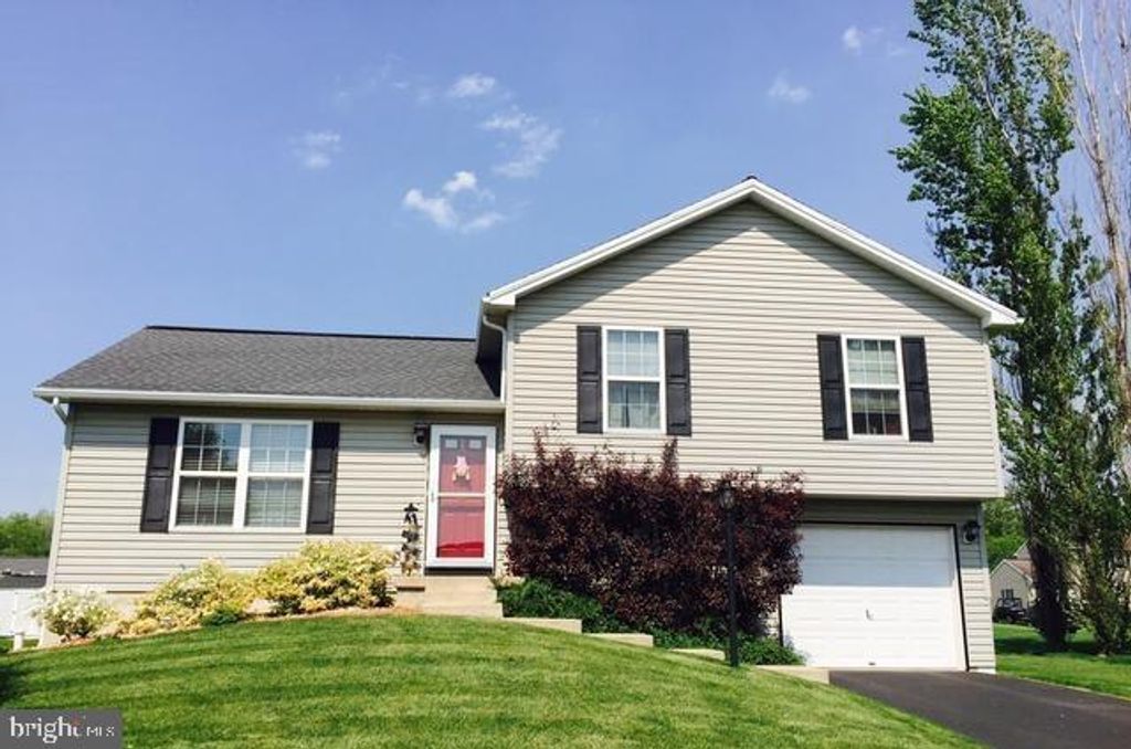 Photo of 237 Walker Crossing, BELLEFONTE, PA 16823 (MLS # PACE2517418)