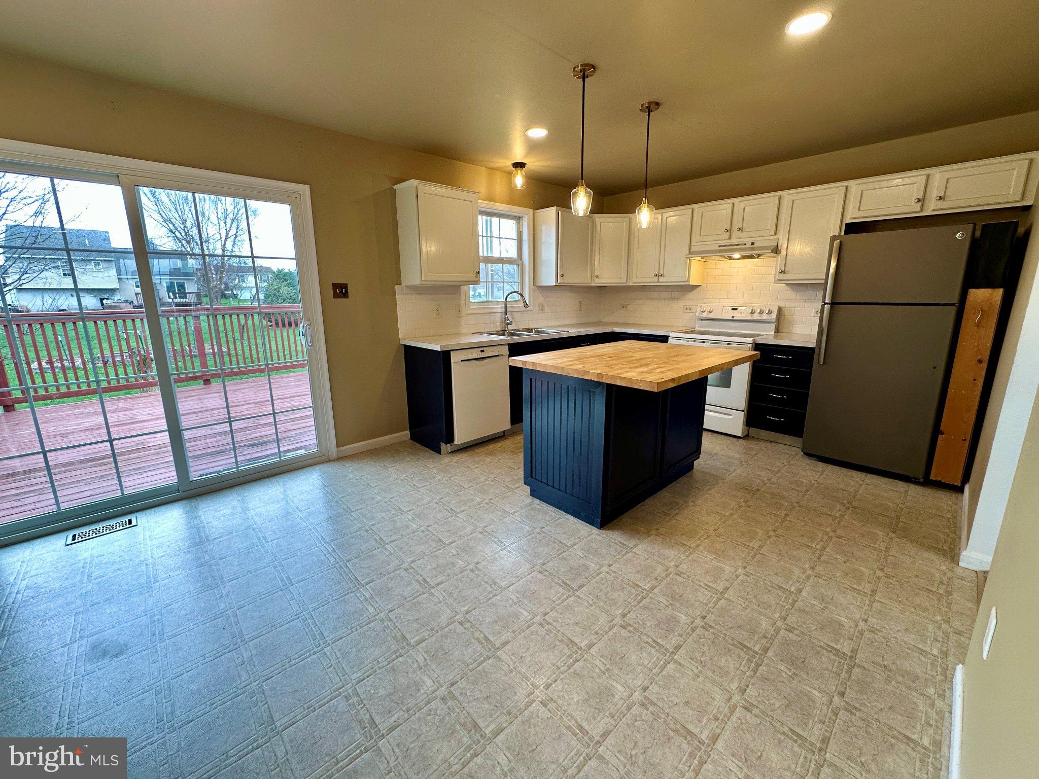 WALKER MEADOWS - Residential