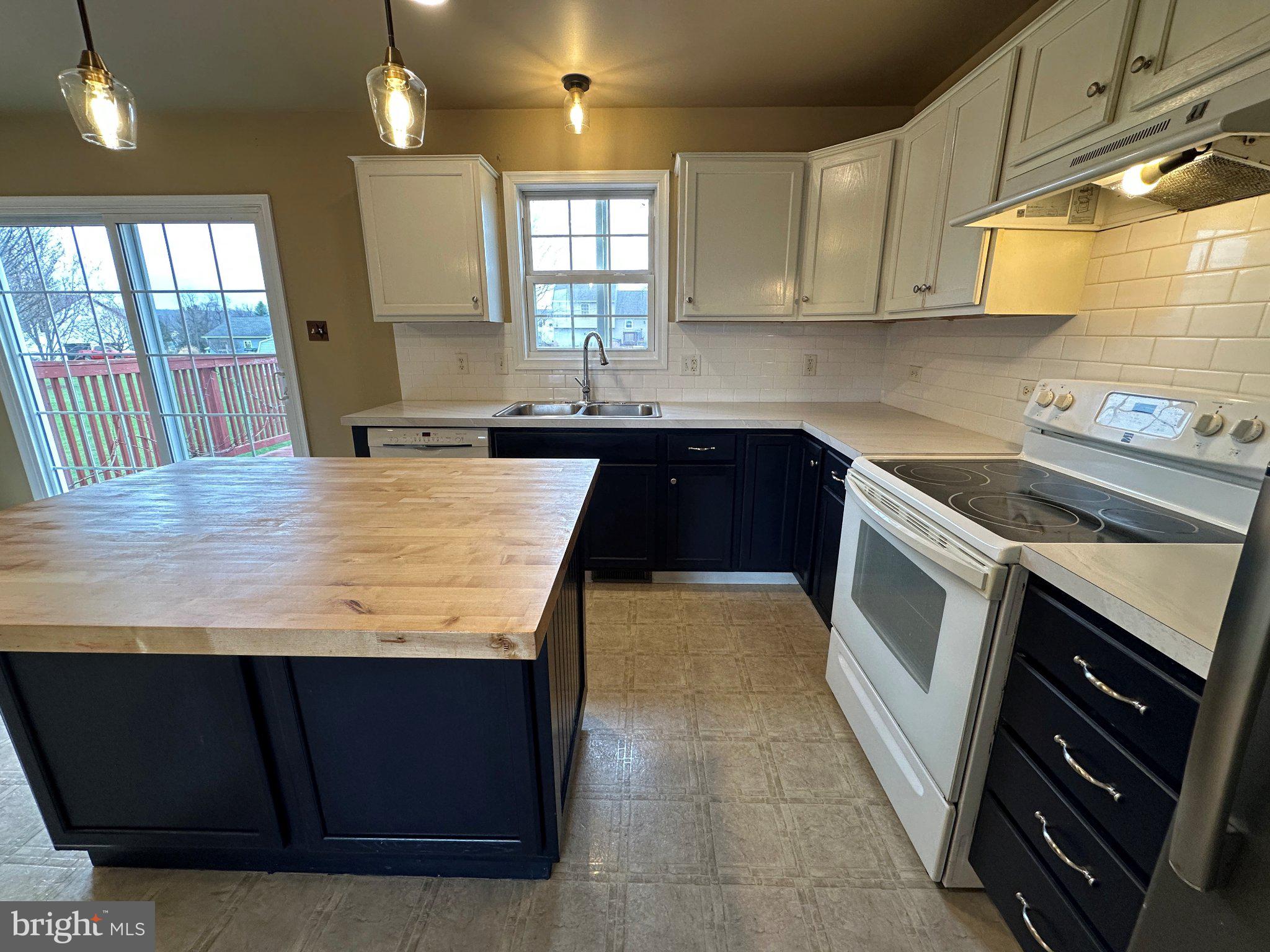 WALKER MEADOWS - Residential