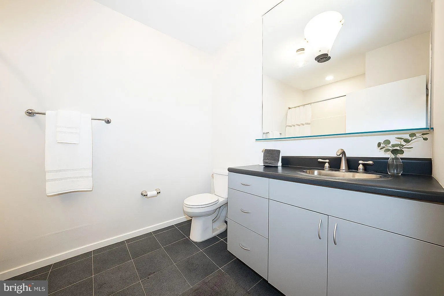 Philadelphia, Pennsylvania 19128, United States, 1 Bedroom Bedrooms, ,1 BathroomBathrooms,Residential,Pending,204021