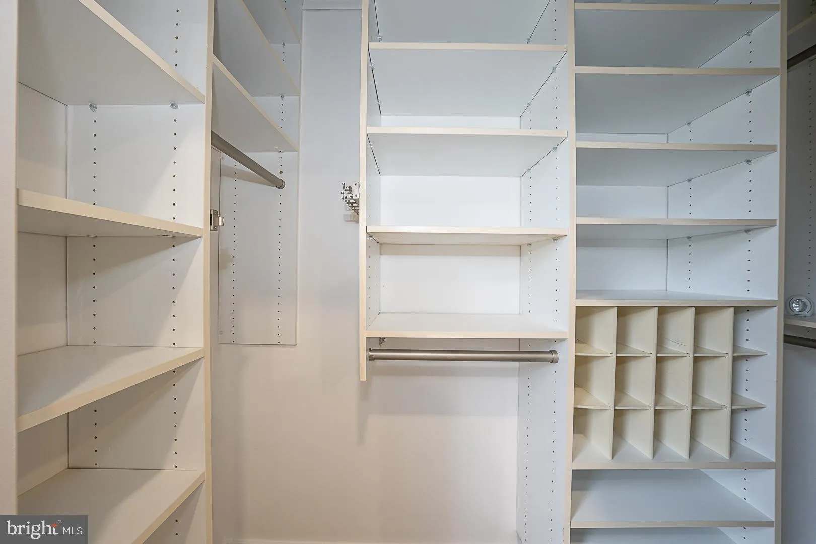 Philadelphia, Pennsylvania 19128, United States, 1 Bedroom Bedrooms, ,1 BathroomBathrooms,Residential,Pending,204021