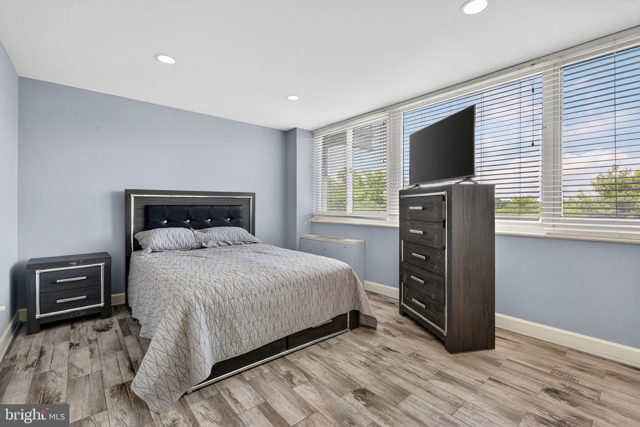 BOLLING BROOK TOWERS - Residential