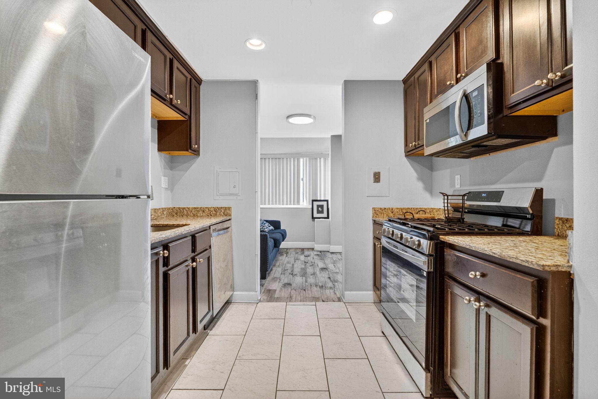 BOLLING BROOK TOWERS - Residential