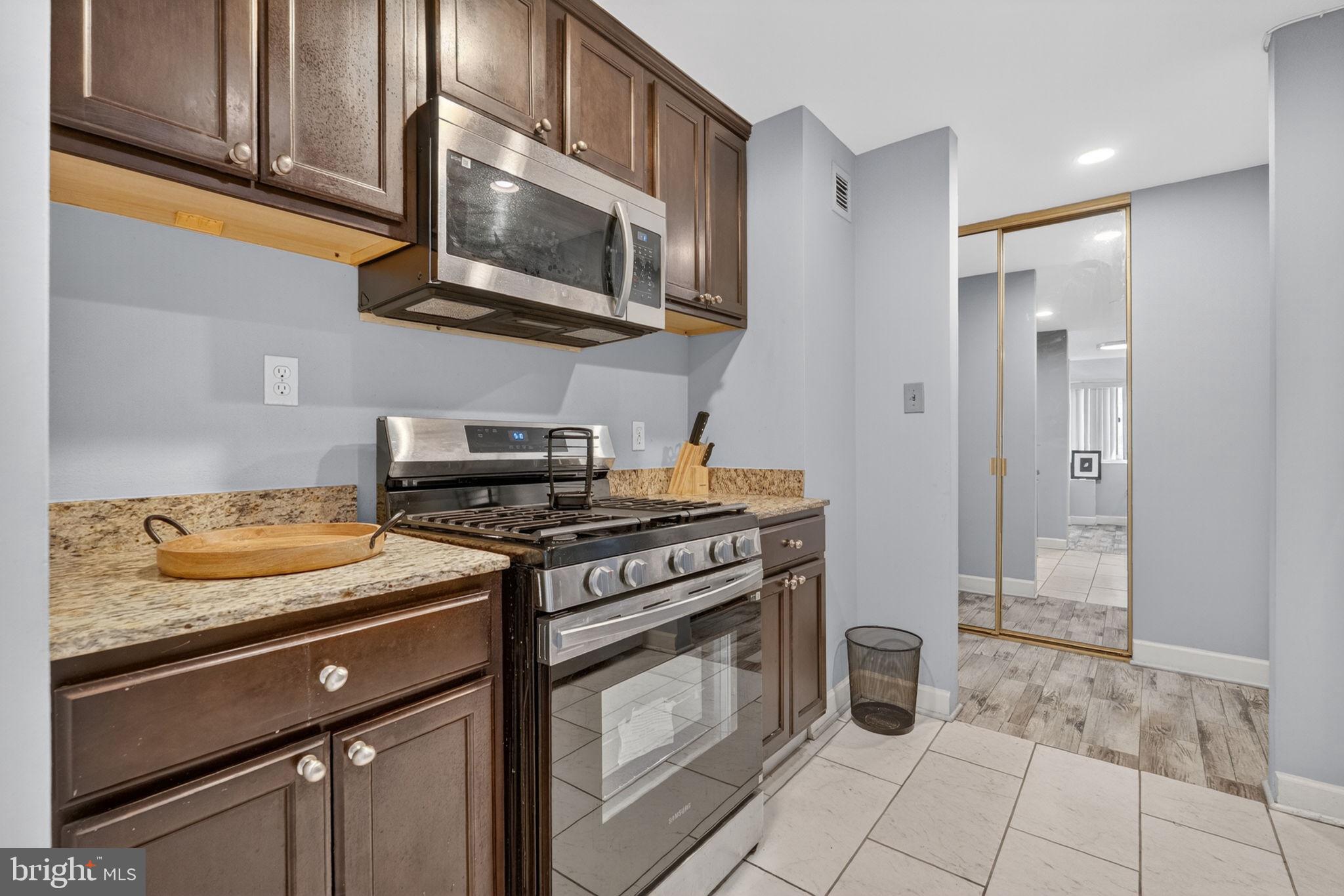 BOLLING BROOK TOWERS - Residential