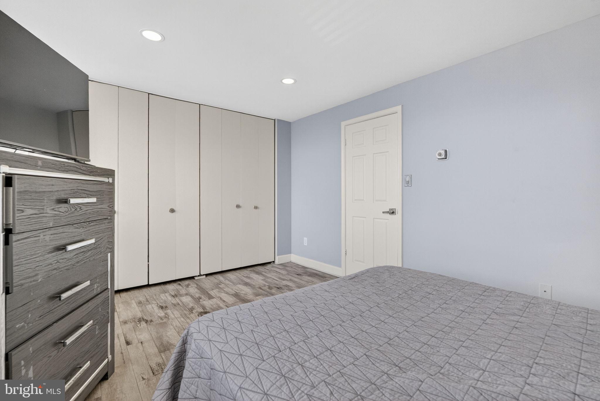 BOLLING BROOK TOWERS - Residential