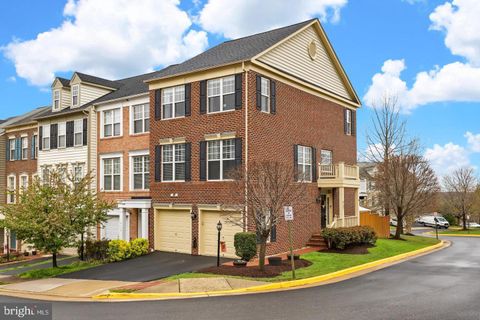 8102 DOVE COTTAGE COURT LORTON VA 22079