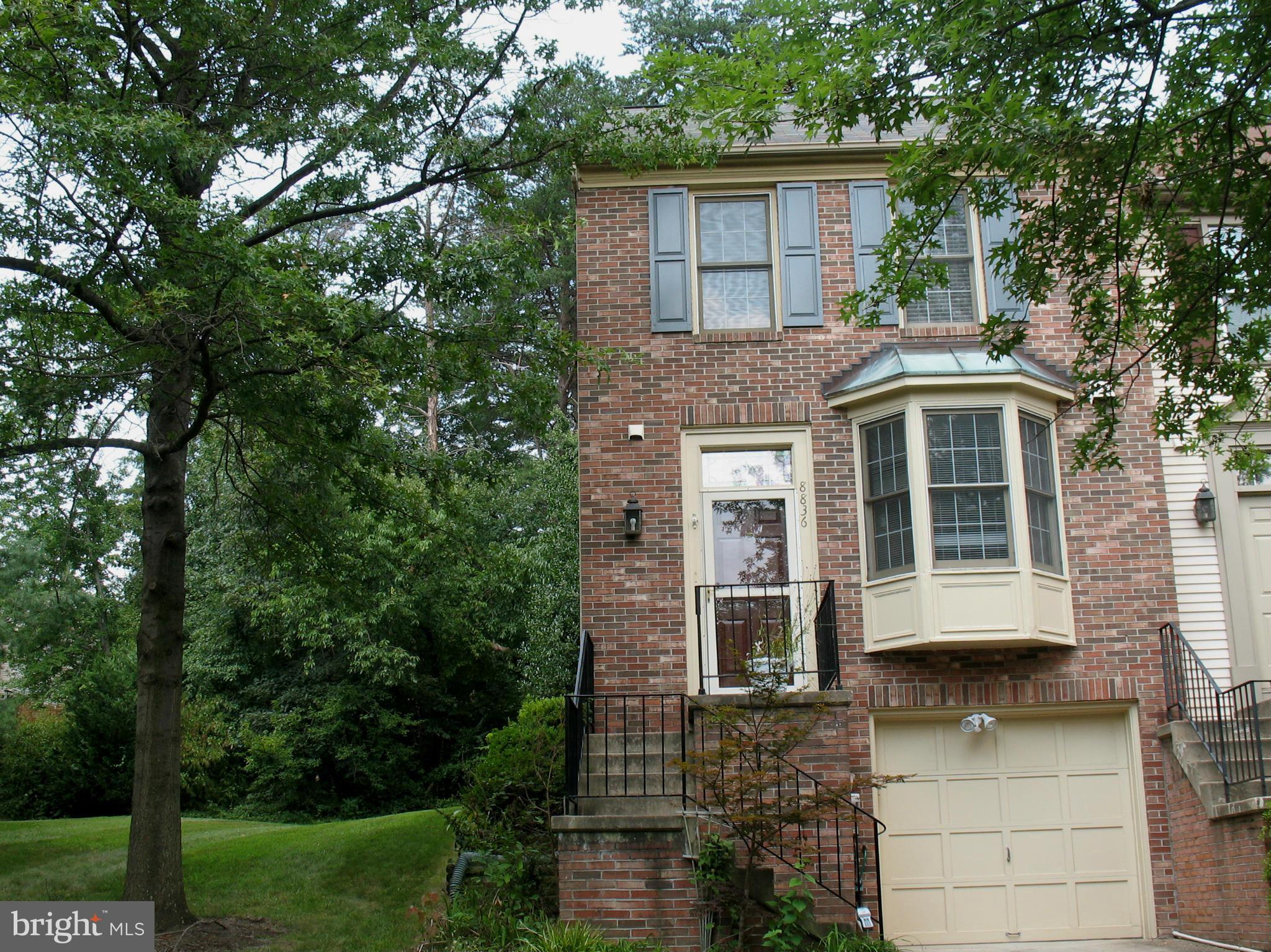 END UNIT T/H IN GREAT COMMUNITY TUCKED AWAY FROM TRAFFIC BUT EASY ACCESS TO MAJOR ROUTES/SHOPPING. STEP DOWN L/R WITH F/P & LARGE WALL OF GLASS OVERLOOKING DOUBLE TIERED DECK & BEAUTIFUL TREES. OPEN SPACE BETWEEN TOWNHOUSES OFFERING MORE PRIVACY & MORE LIGHT INTO THE UNIT. THIS TOWNHOUSE IS CLEAN & NEAT READY FOR IT'S NEW OWNER!