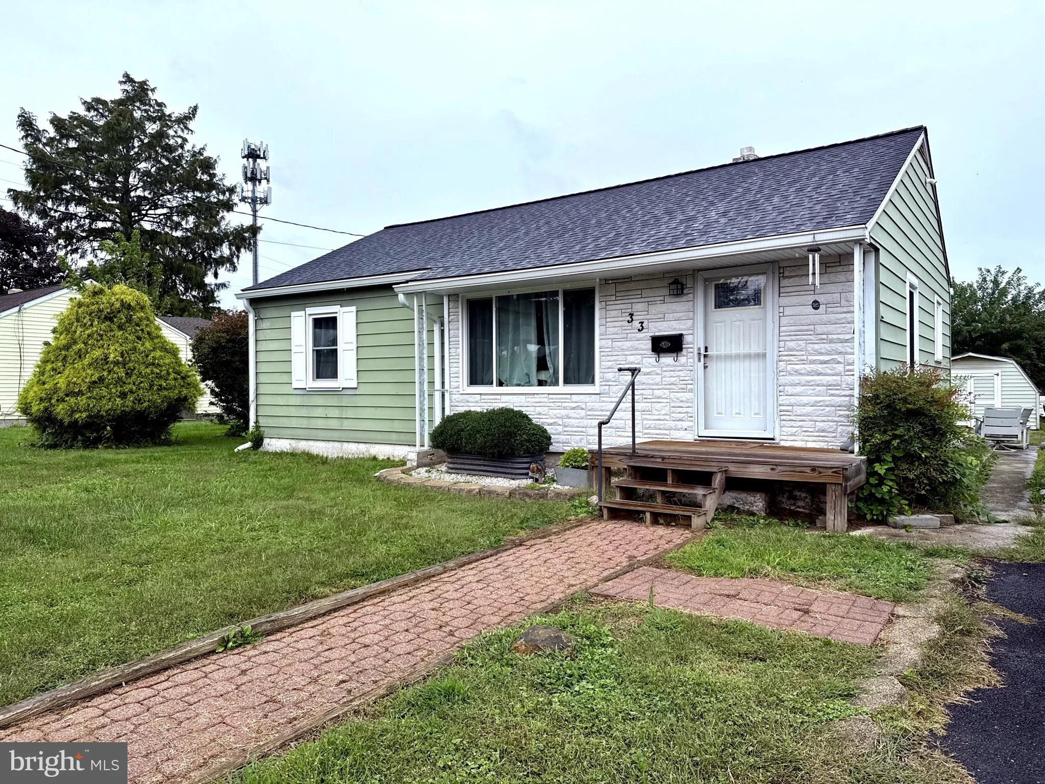 33 Raymond Avenue