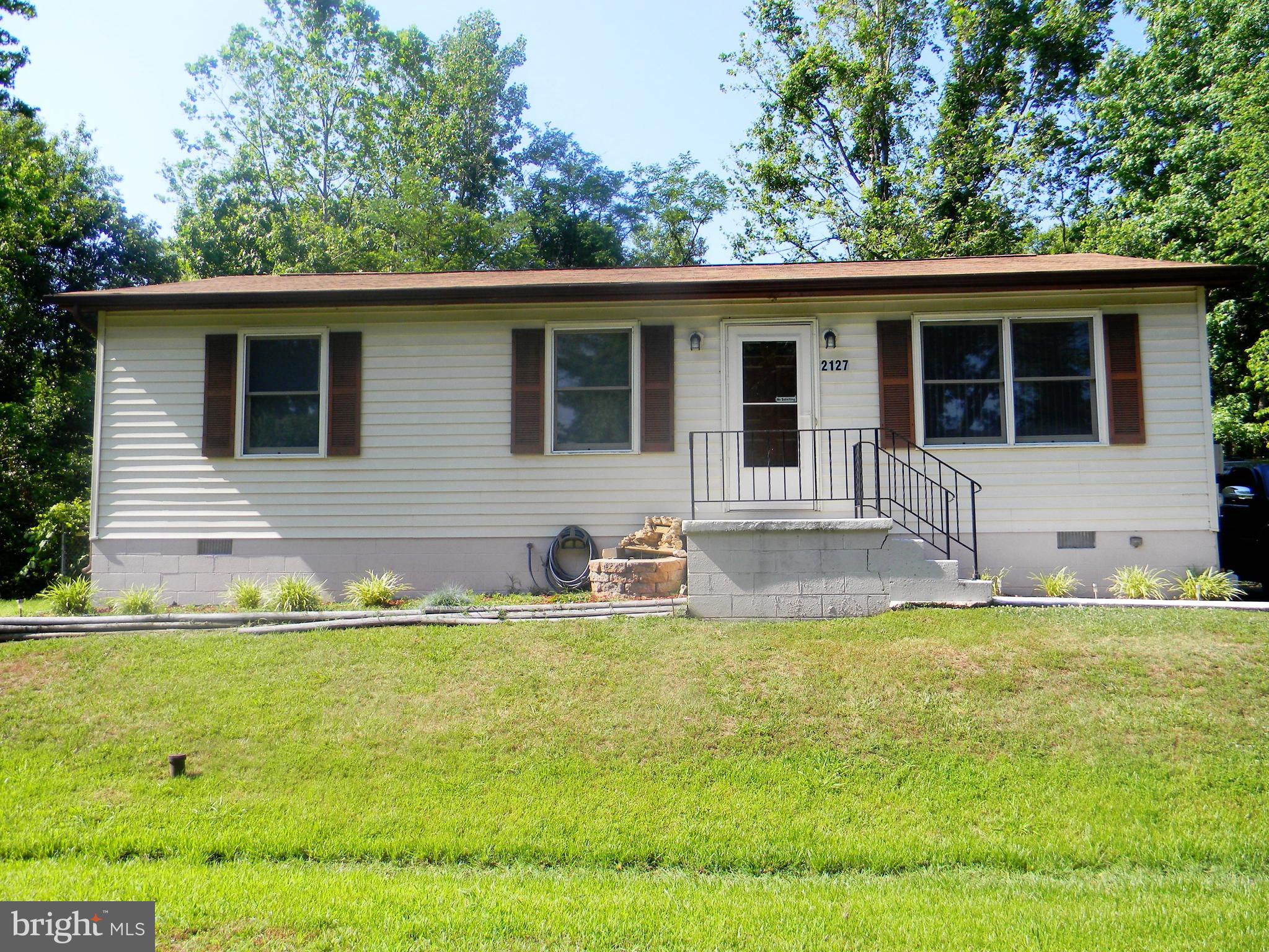 Everything you need in a detached home at a great price! 3 bedrooms 1 bath lovely house with a deck overlooking the wooded back yard. Washer/Dryer included. Pets accepted. The owner expects good credit. Virtual tour available here...https://youtu.be/3XTSDbwamJw