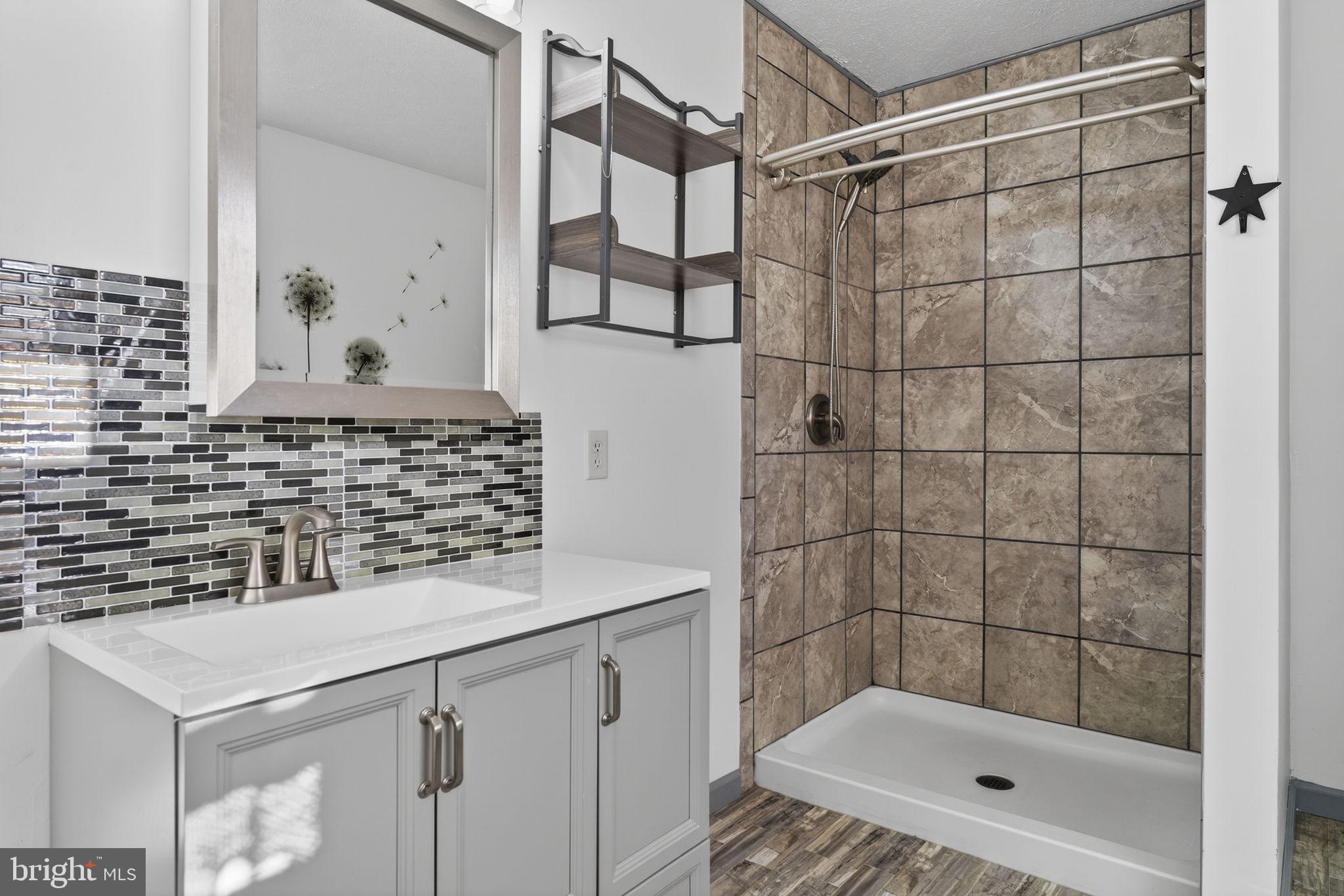 HOWELLSVILLE HEIGHTS - Residential