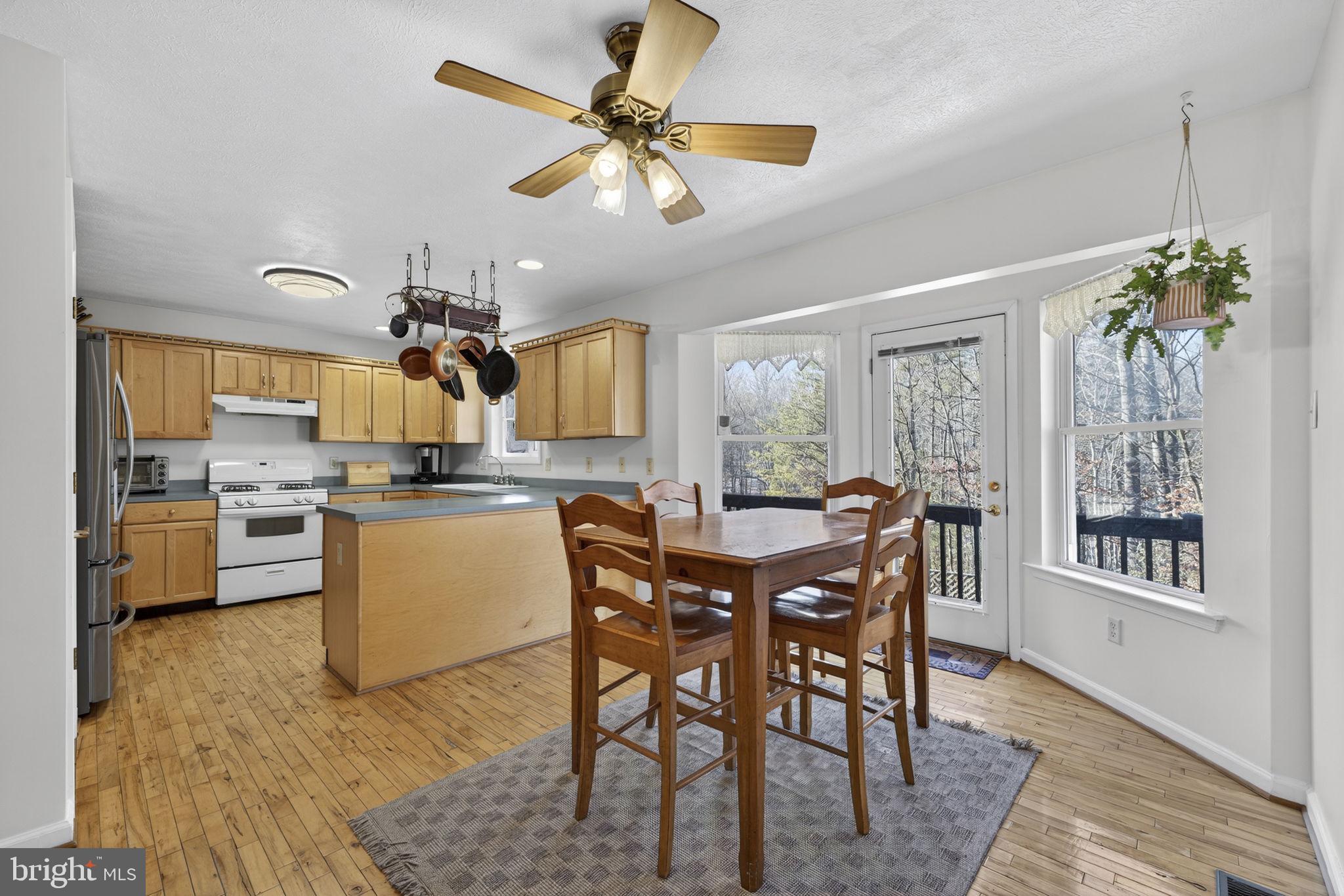 HOWELLSVILLE HEIGHTS - Residential