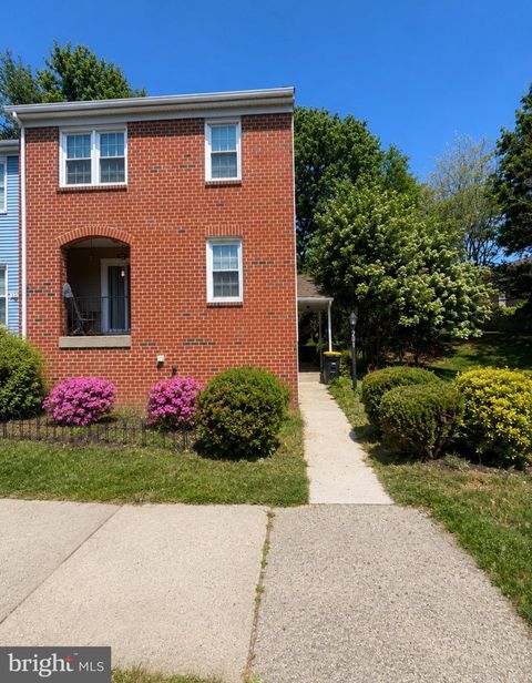 Photo of 201 Castleton Place, UPPER MARLBORO, MD 20774 (MLS # MDPG2202158)