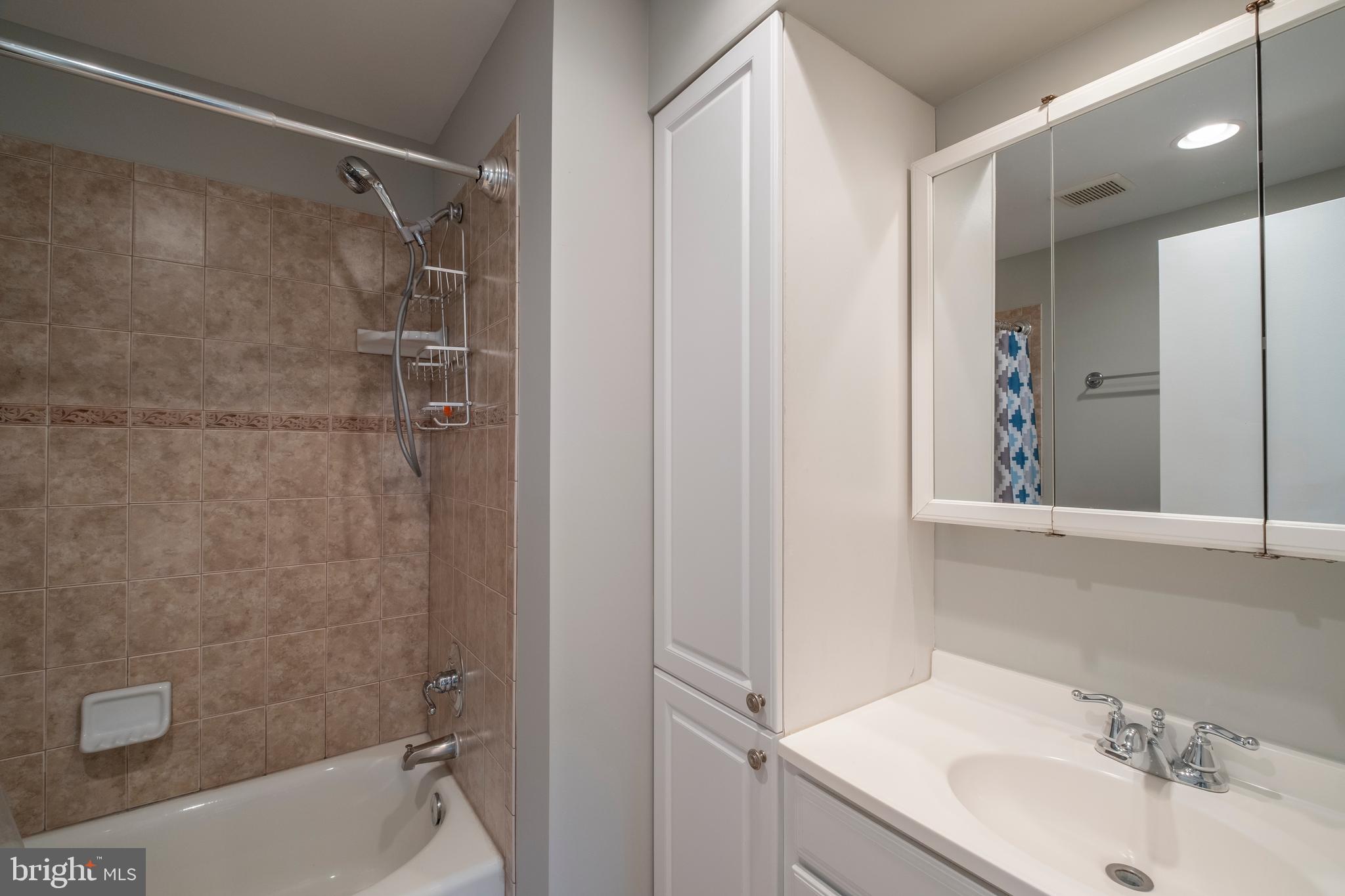 MILL CREEK SOUTH - Residential Lease